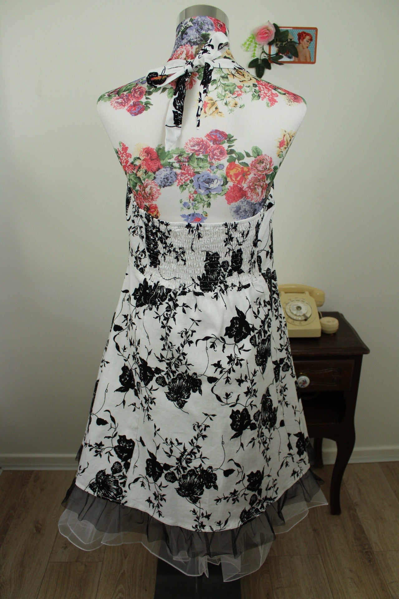 🌸🍒Robe rétro pin-up/rockabilly blanche fleurie noir romantique - Taille 42/44🍒🌸