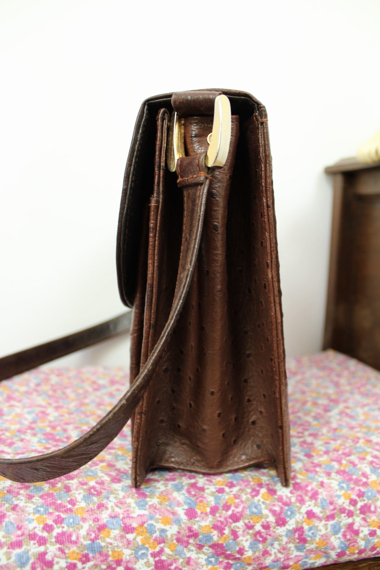 🌸🍒Sac vintage 70/80's cuir texturé imitation autruche & fermoir doré🍒🌸