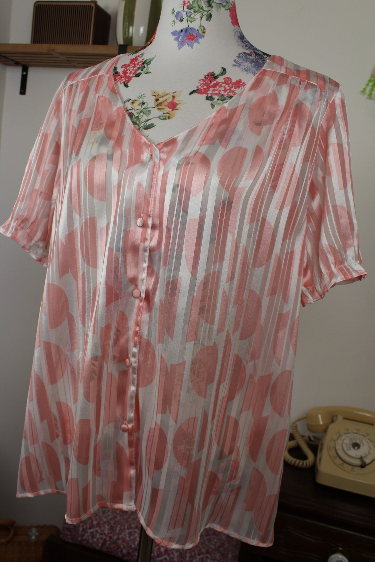 🌸🍒Blouse rétro rayée blanc satiné & demi-sphères roses pastel romantique - Taille 42/44🍒🌸