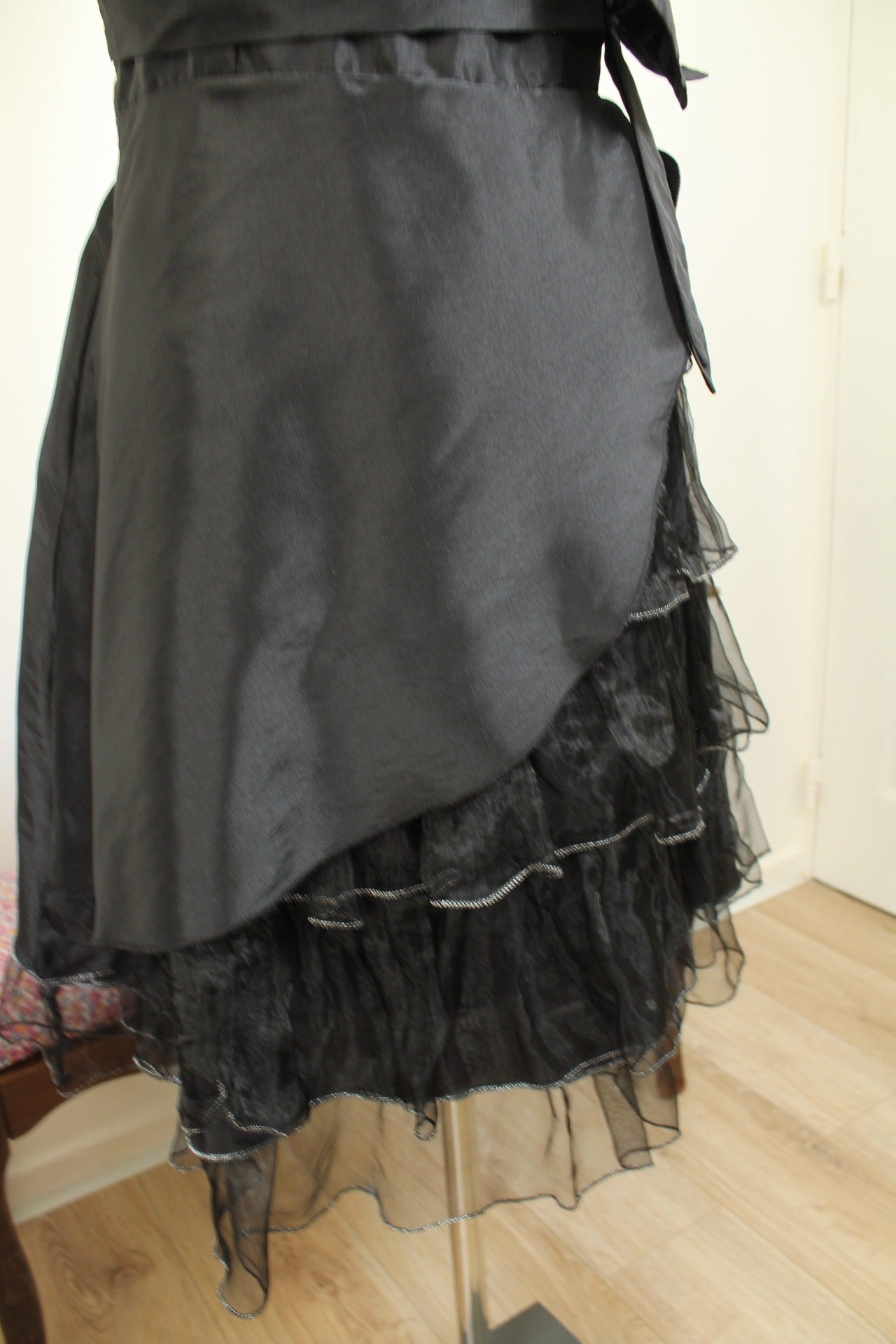 🌸🍒Robe noire satinée dark romance - nœud & jupon intégré - Taille 38/40🍒🌸