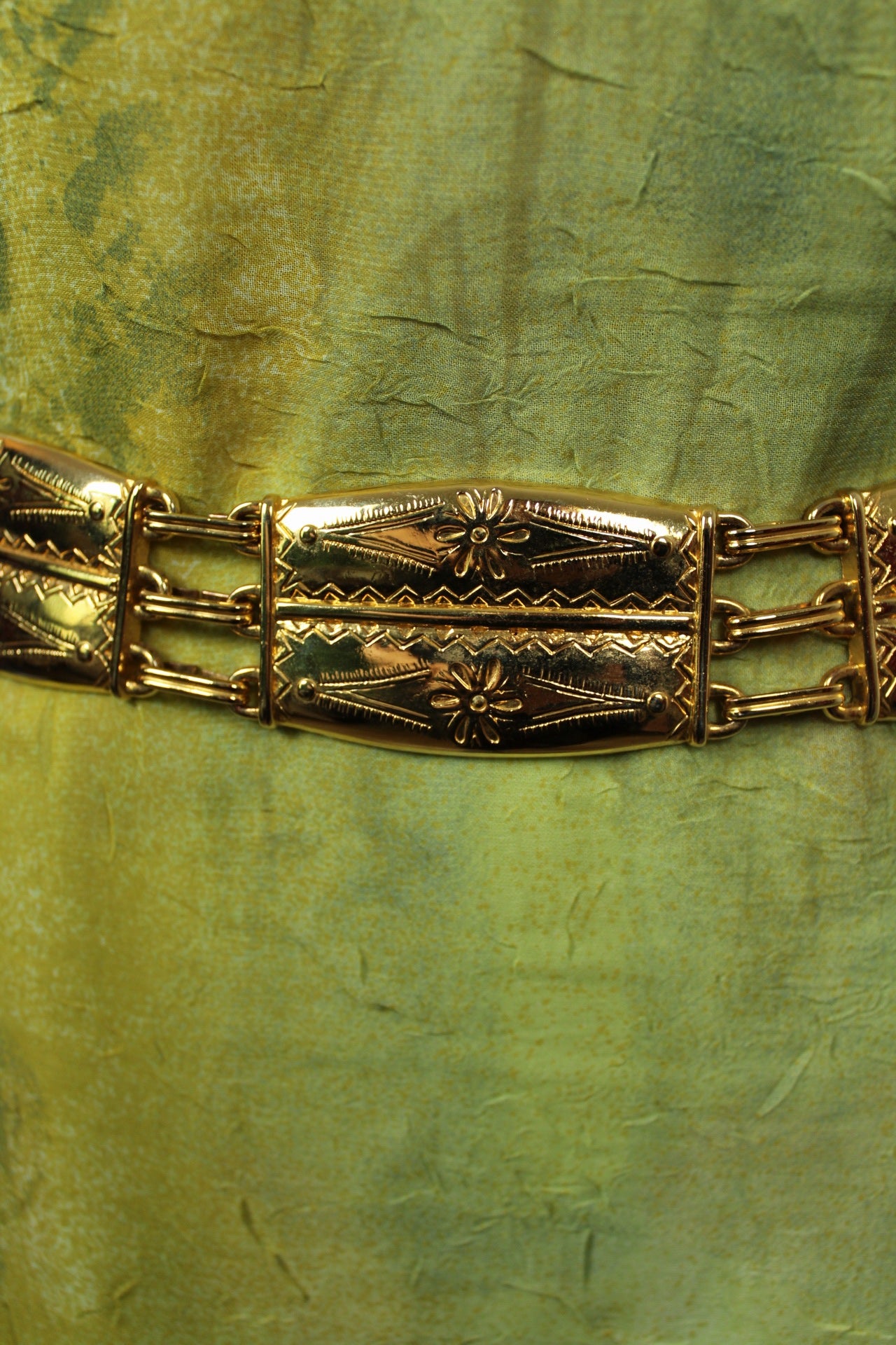 🌸🍒Ceinture en métal doré vintage 80's gravures fleuries - made in Spain 🍒🌸