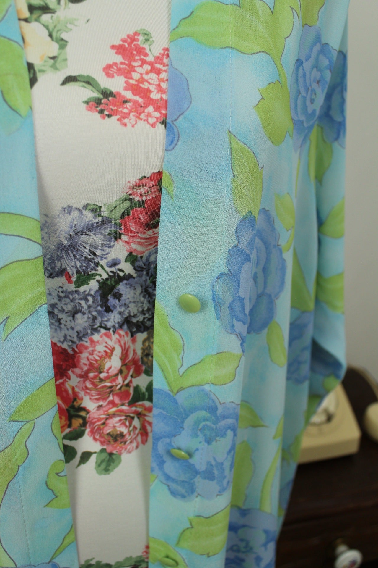 🌸🍒Cardigan léger vintage 90's fait main - fleurs tons pastel - pièce unique - Taille 40 à 44🍒🌸