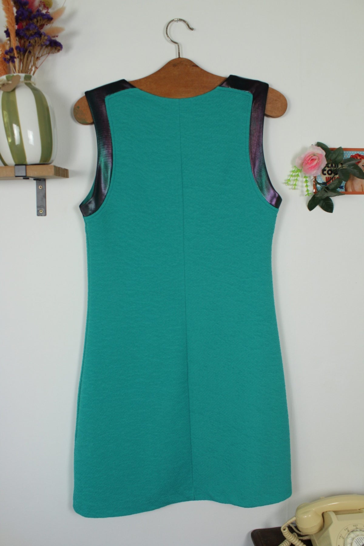 Robe Cop Copine vert bleuté texturé & bandes d'épaules lumineuses arc-en-ciel - Taille 38