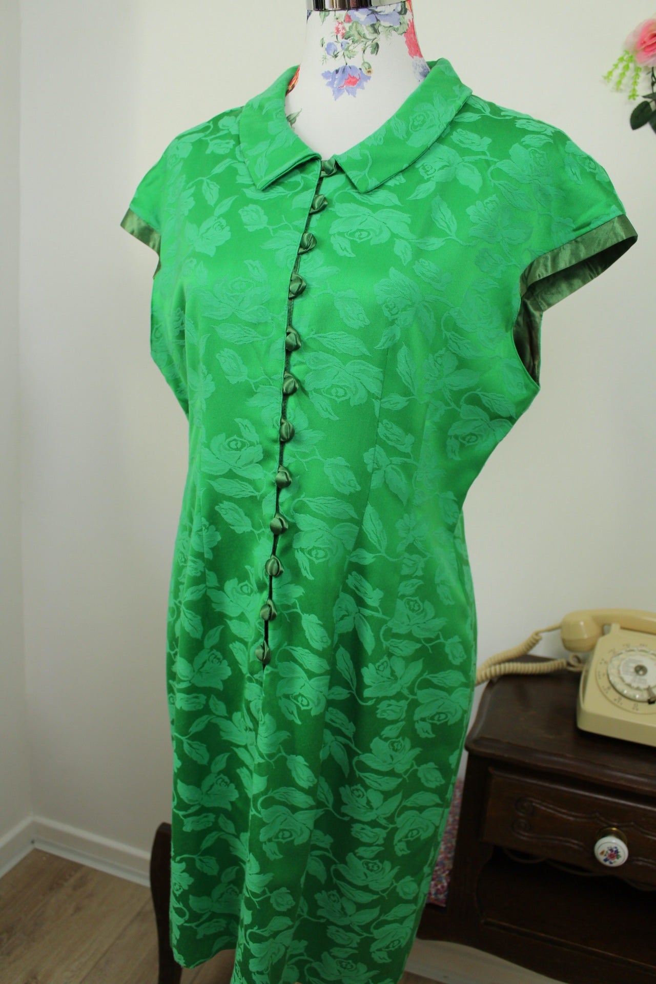 🌸🍒Robe vintage 80/90s romantique vert satiné & roses ton sur ton - Taille 40🍒🌸