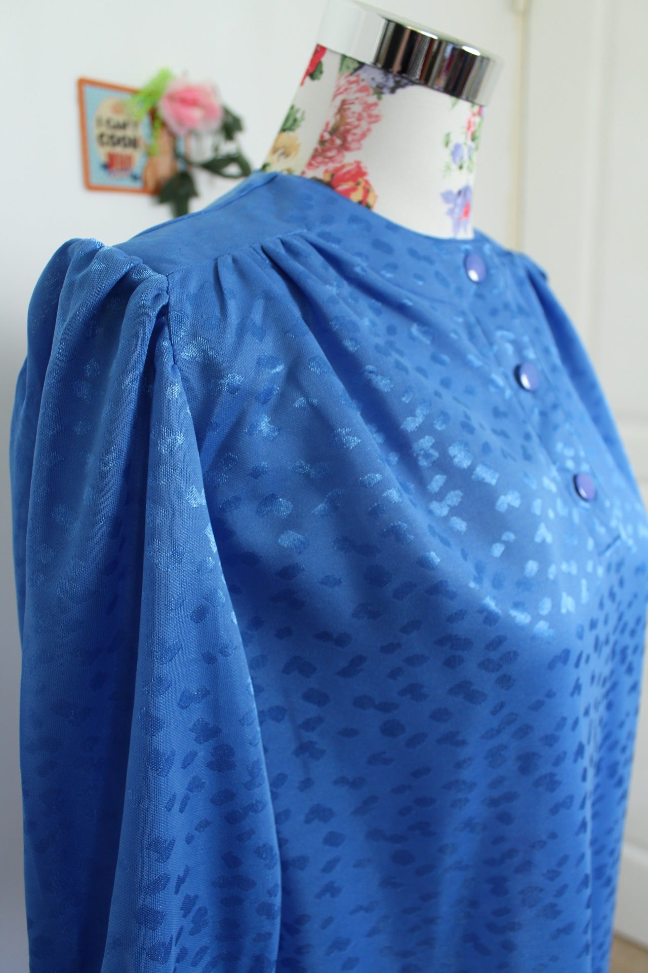 🌸🍒Blouse vintage 80's bleu vif - motifs satinés léopard - Taille 40 à 44🍒🌸