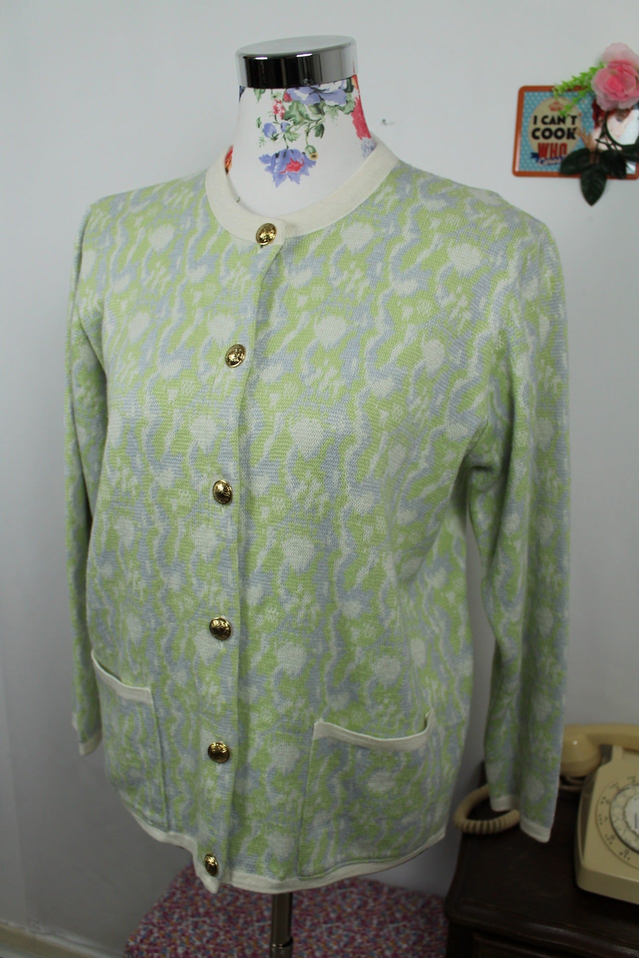 🌸🍒Cardigan vintage 80's - nuances de bleu & vert pastel - boutons bijoux dorés - Taille 38/40🍒🌸