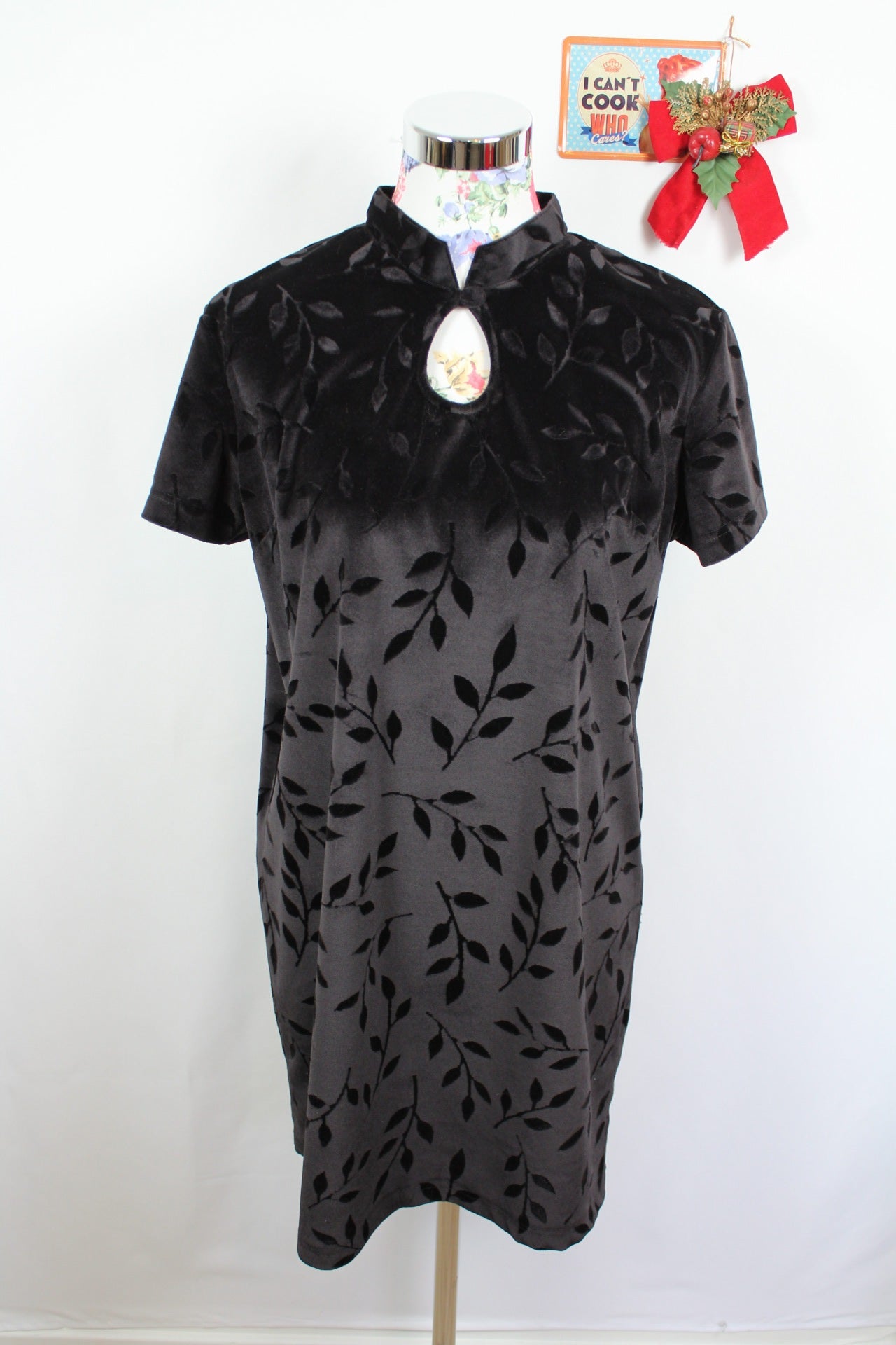 ✨Robe noire vintage années 90 en velours - feuillage en relief✨