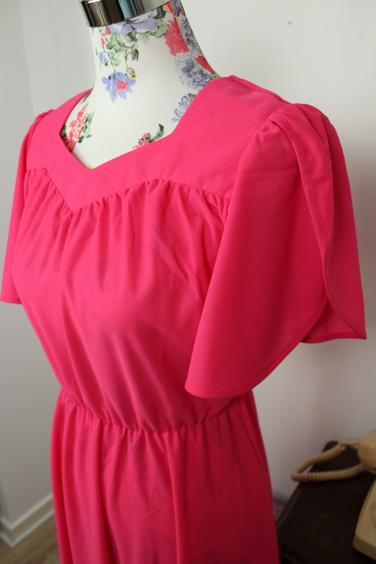 🌸🍒Robe vintage 80's fuchsia flashy & manches retombantes fendues - Taille 36/38🍒🌸