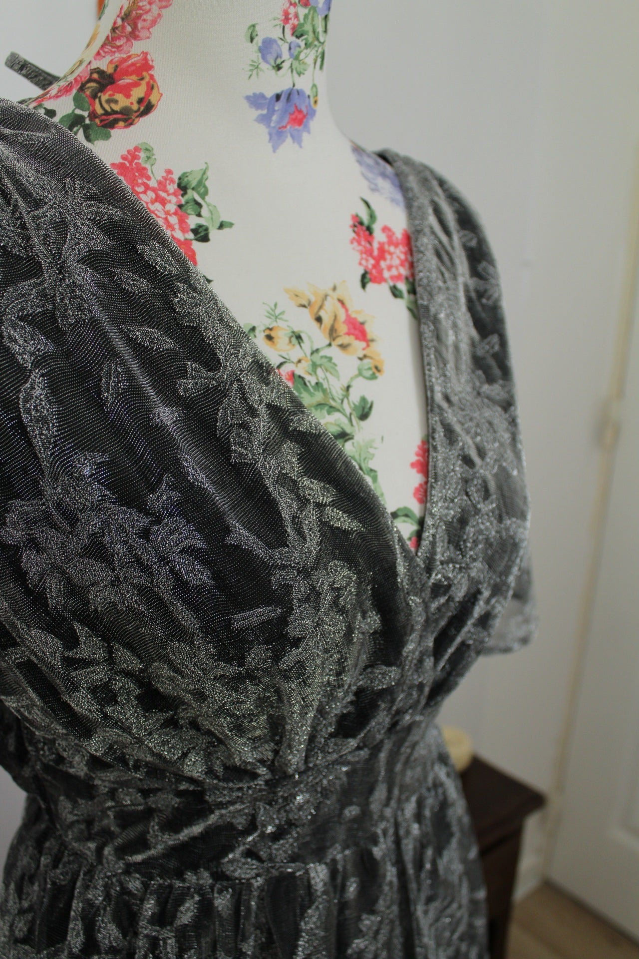 🌸🍒Robe rétro glitter lurex argentée fleurie Rétro & Icône Paris - Taille 36🍒🌸