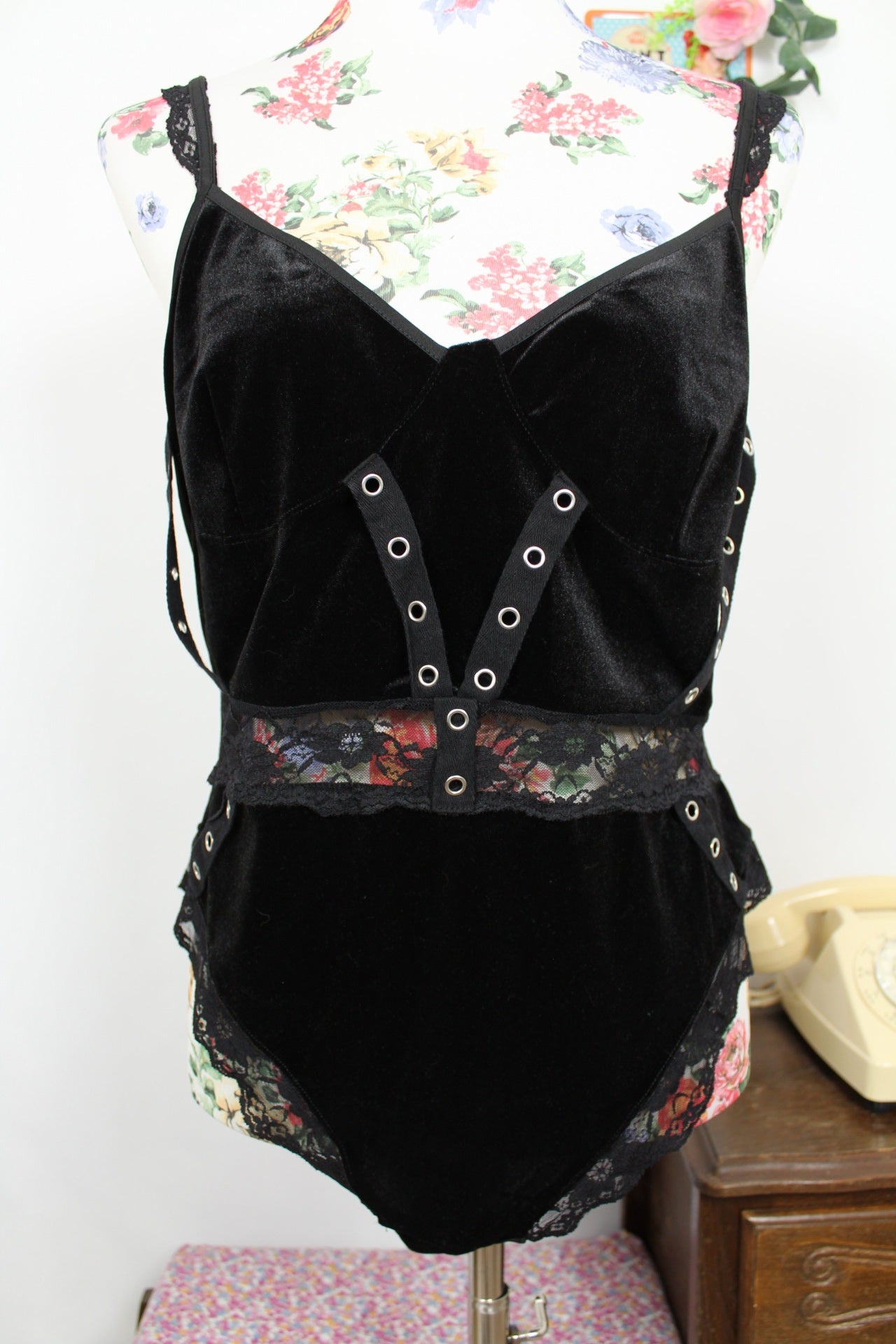 🌸🍒Body gothique velours noir & dentelle fleurie - ambiance dark romantique  - Taille 40🍒🌸