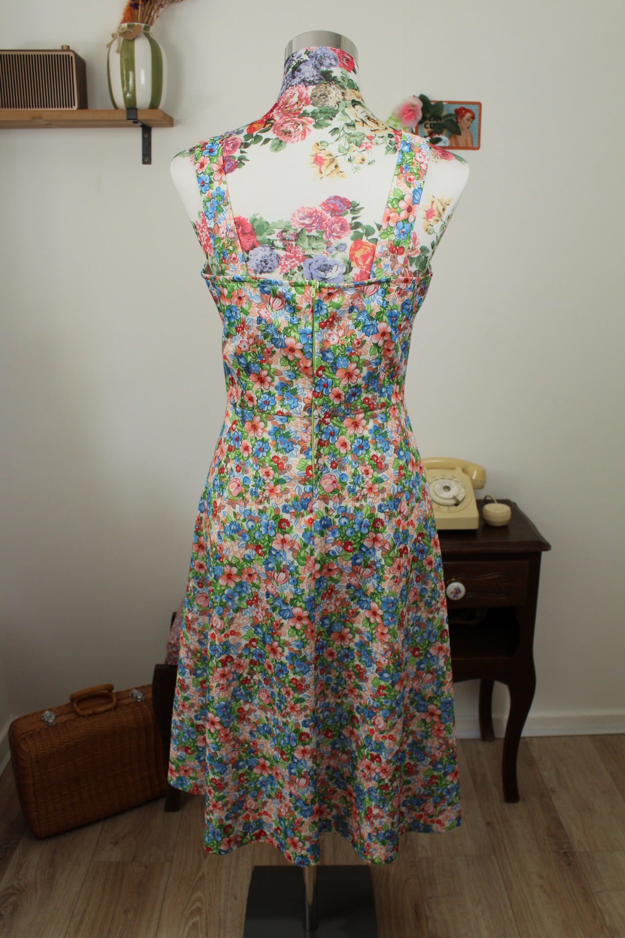 🌸🍒Robe vintage années 70 explosion de fleurs & petites myrtilles - coupe patineuse - Taille 36🍒🌸