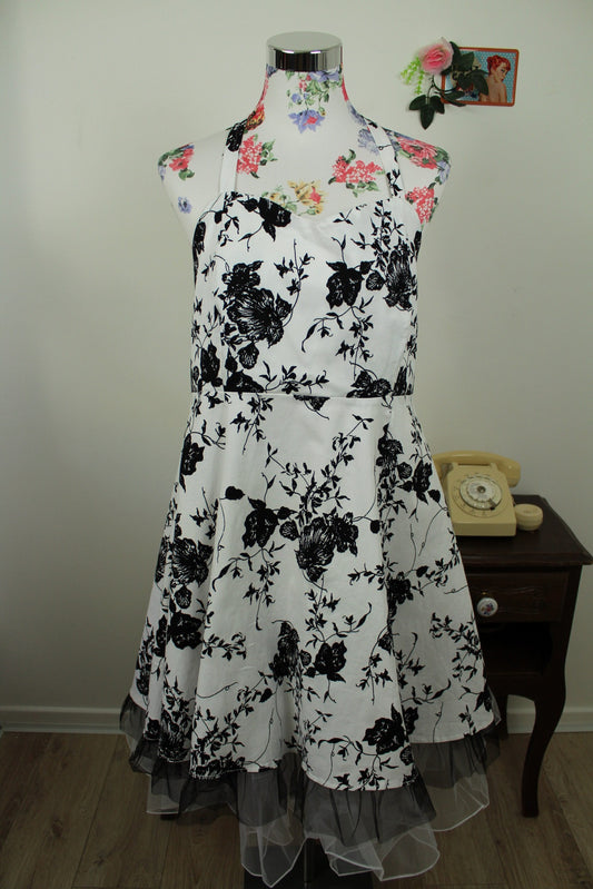 🌸🍒Robe rétro pin-up/rockabilly blanche fleurie noir romantique - Taille 42/44🍒🌸