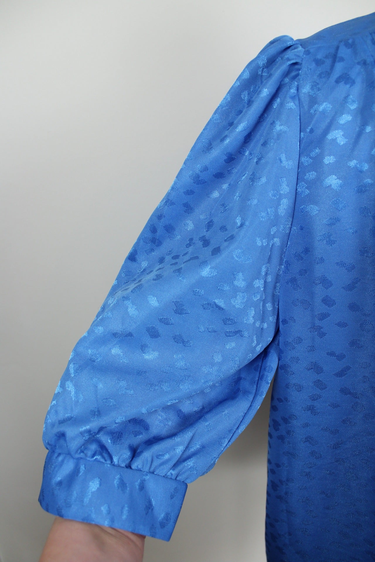 🌸Blouse vintage 80's bleu vif - motifs satinés léopard🍒