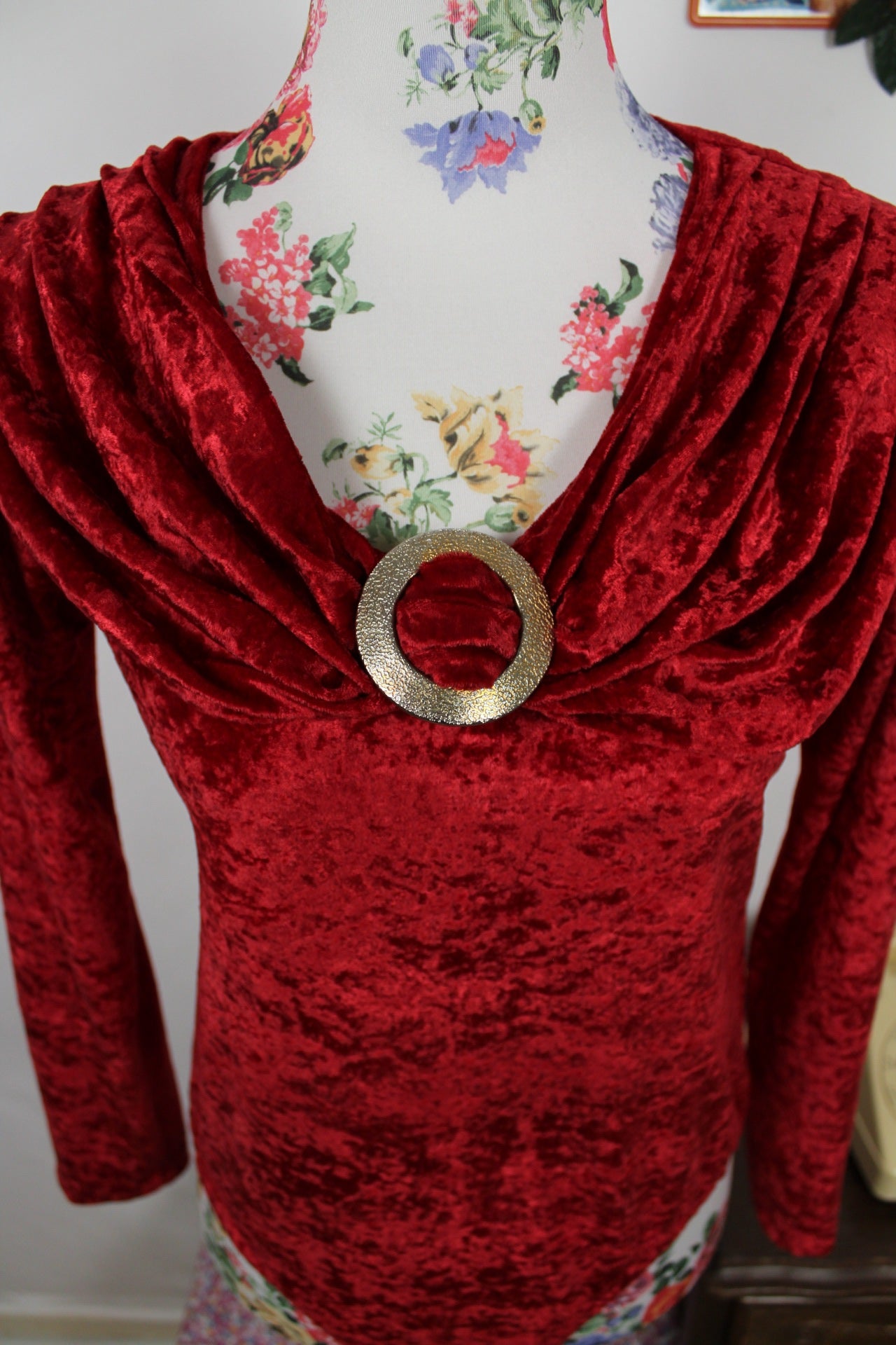 🌸🍒Body rouge en velours satiné 80's glamour - anneau doré - Taille 38🍒🌸