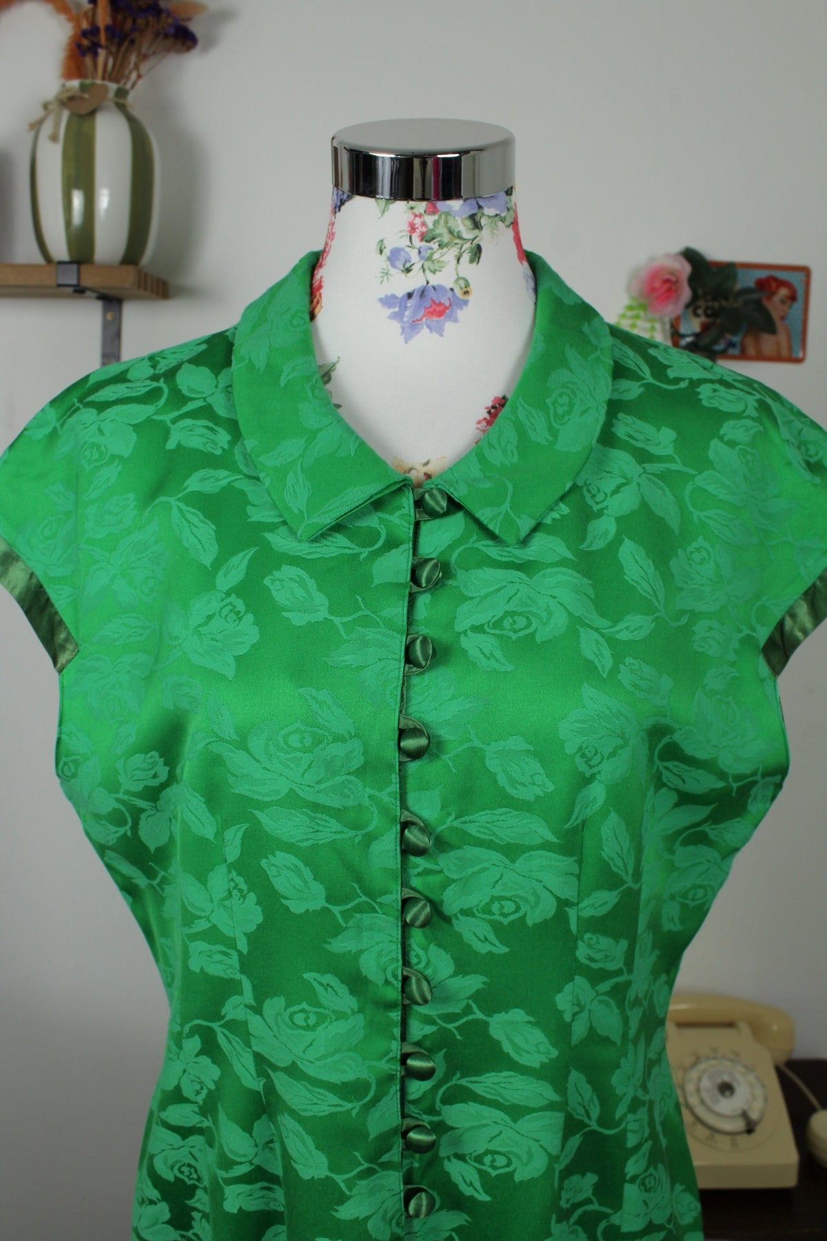 Robe vintage années 80/90 romantique vert satiné & roses ton sur ton - Taille 40
