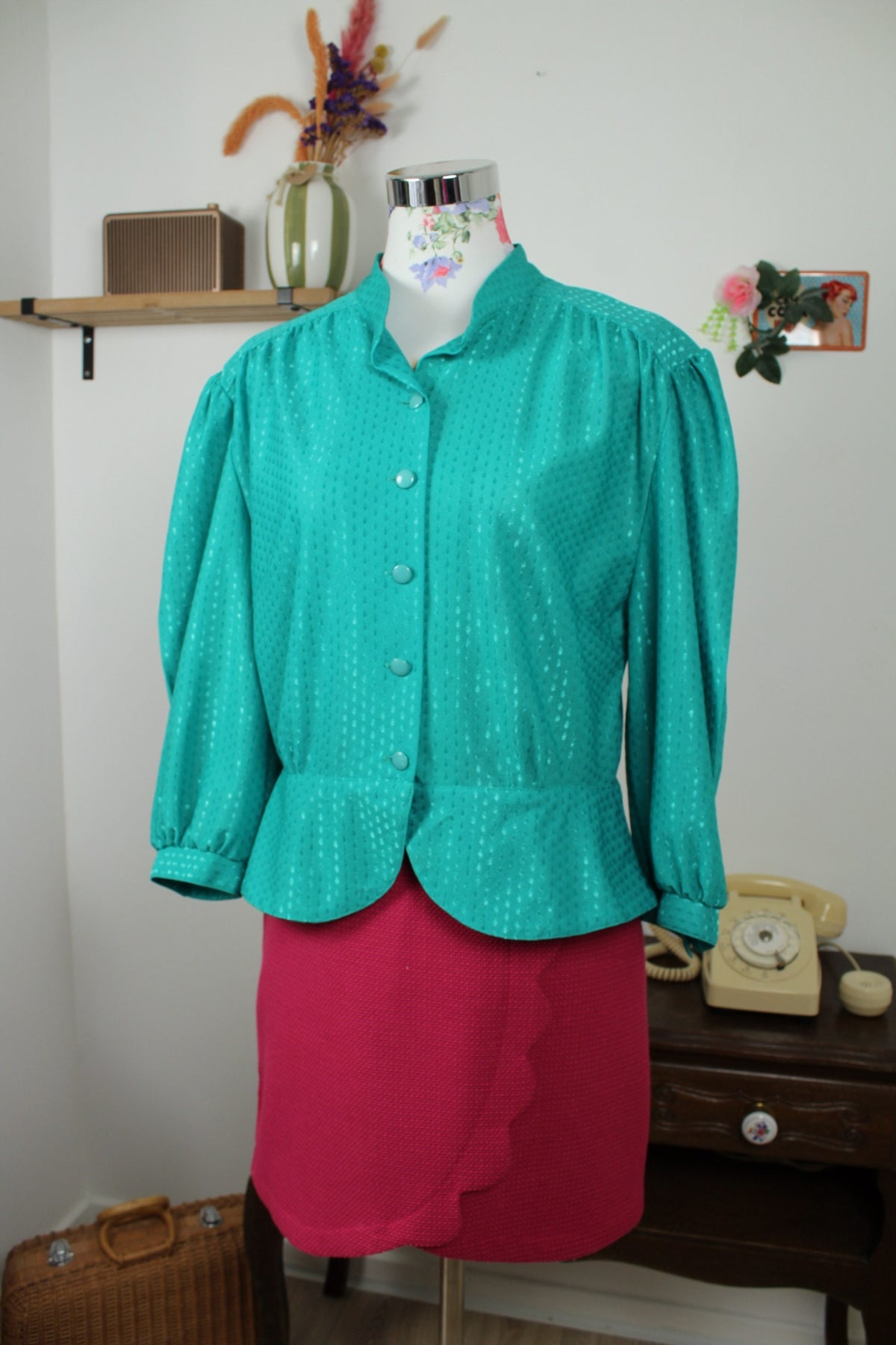 Blouse vintage années 70 turquoise fuseaux satinés et col officier - Taille 38 à 42