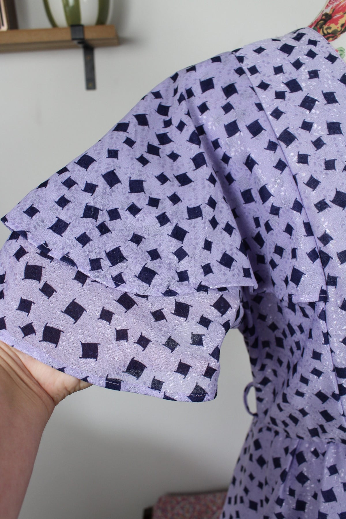Robe vintage années 80 Shiny Paris - lilas satiné & volants romantiques - Taille 38/40