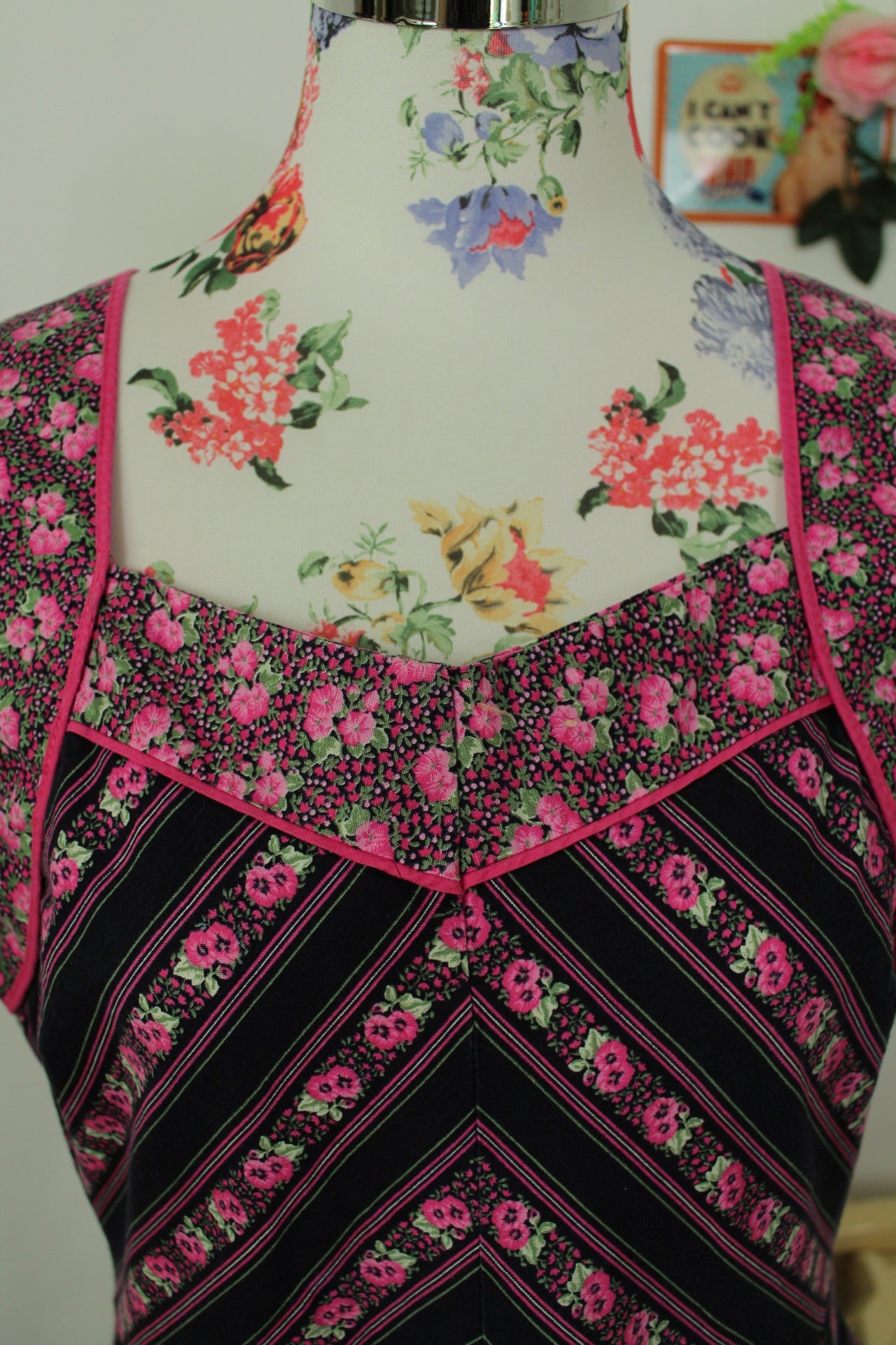 🌸🍒Robe vintage bohème folk 70's chevron fleurie rose fuchsia - Taille 38🍒🌸