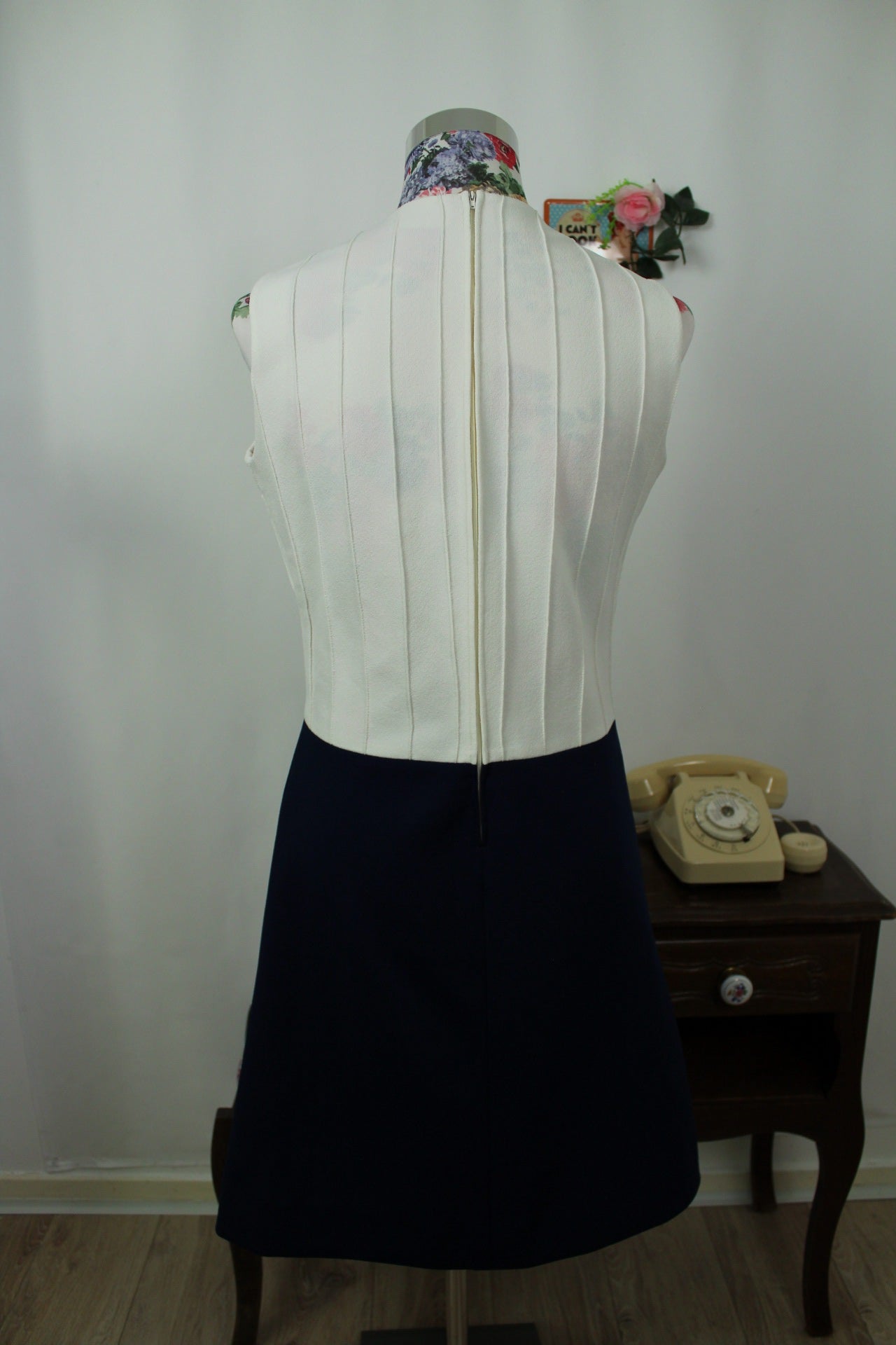 🌸🍒Robe vintage 60's blanche & marine chic - boutons nacrés - Taille 38🍒🌸