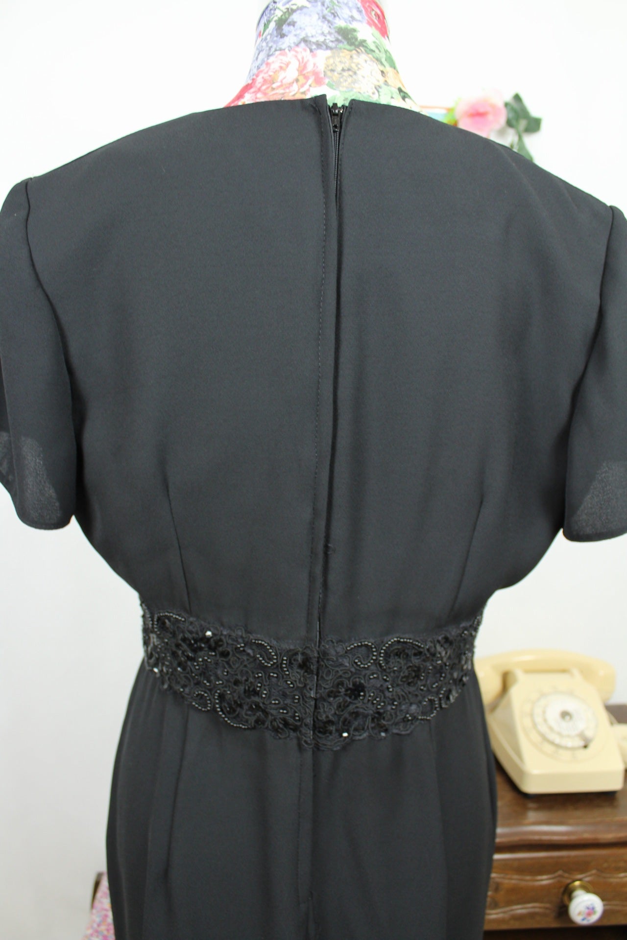 🌸🍒Robe noire vintage 90's ceinture perlée - élégante & coupe pin-up - Taille 38/40🍒🌸
