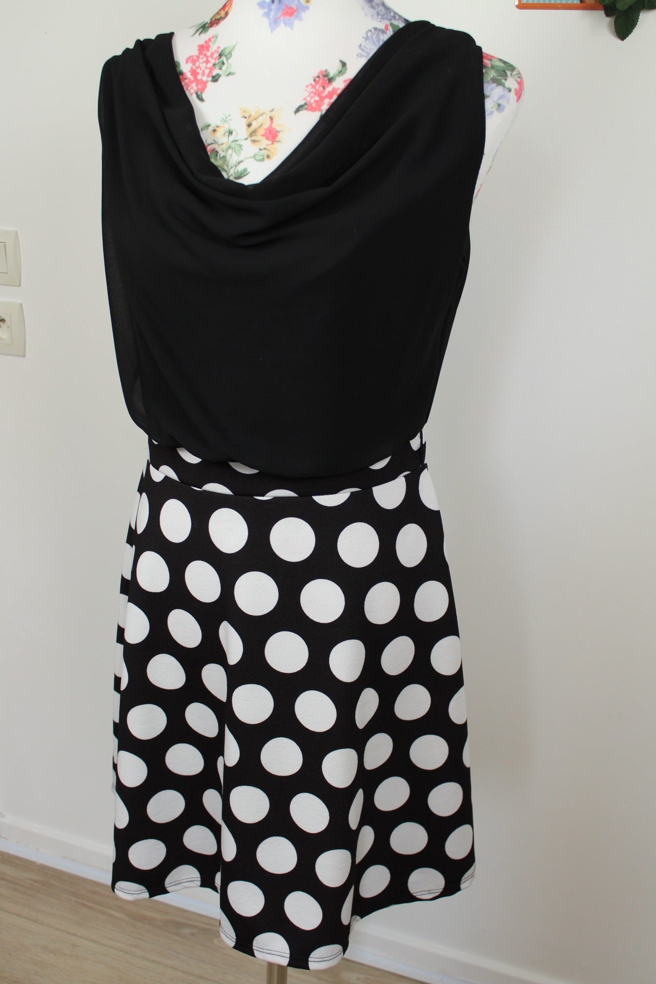 🌸Robe rétro rockabilly pin-up noire à pois blancs marque Garden🍒