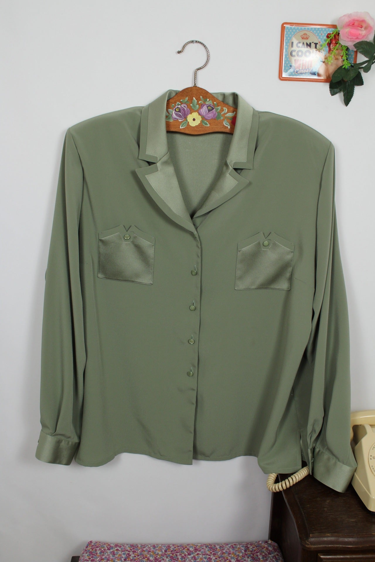 🌸🍒Chemise vintage 80/90's vert sauge satinée - chic made in France - Taille 46/48🍒🌸