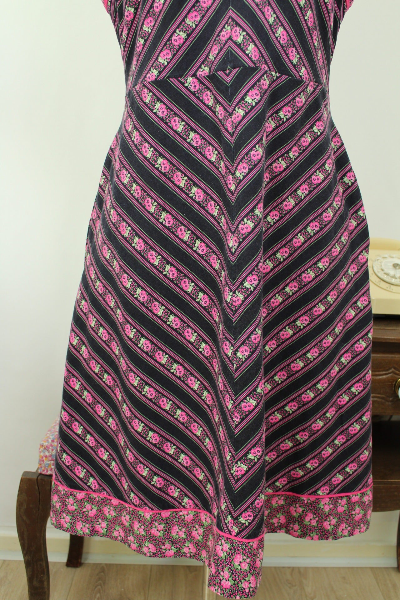 🌸🍒Robe vintage bohème folk 70's chevron fleurie rose fuchsia - Taille 38🍒🌸