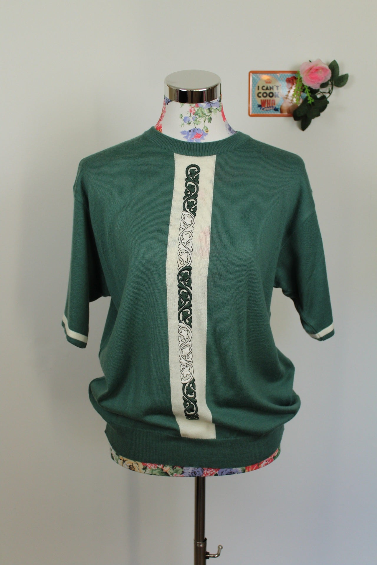 🌸Pull vintage 80's vert sapin -motifs brodés central feuilles en arabesque🍒