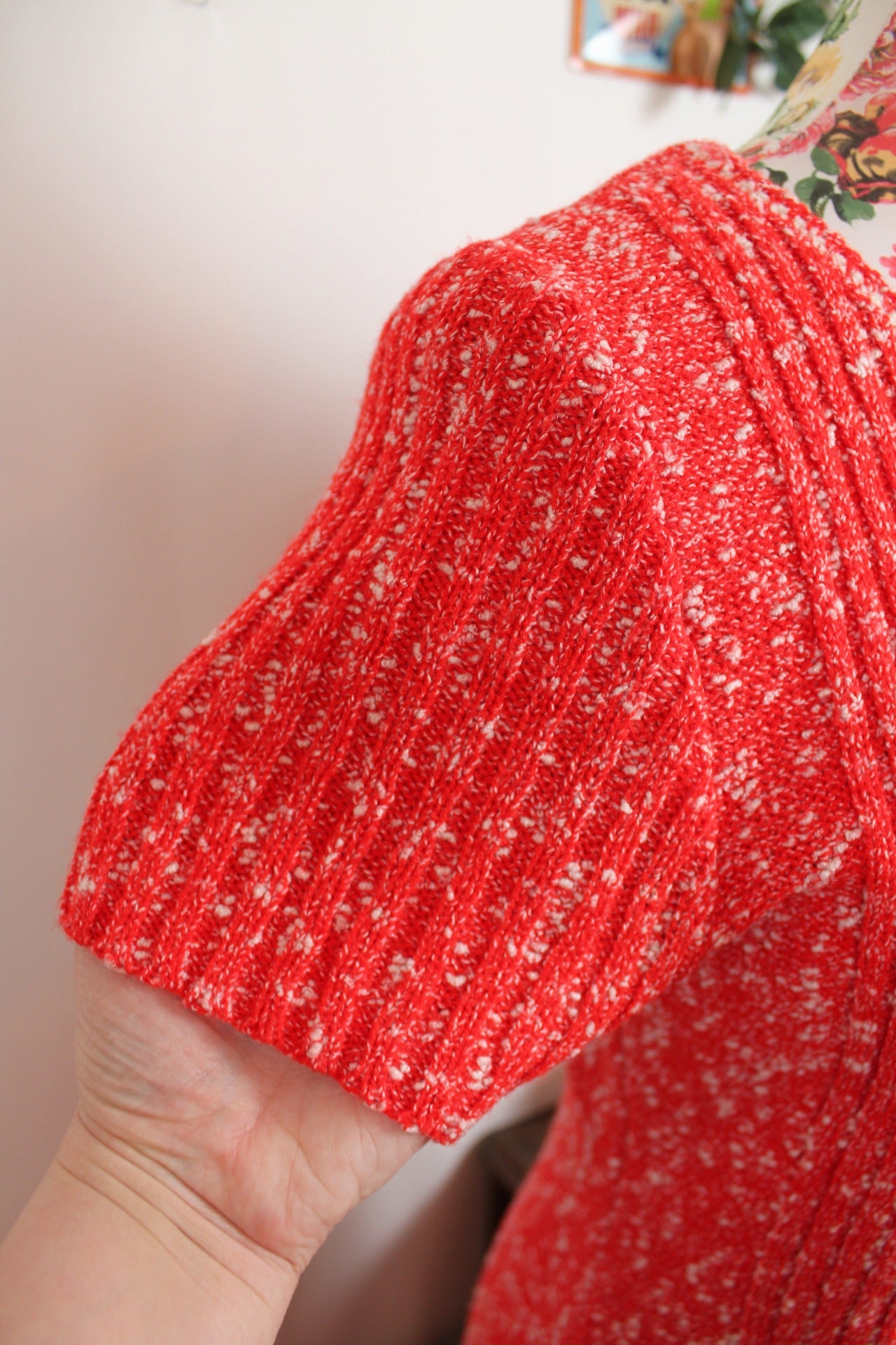 🌸🍒Robe pull vintage rouge 70's - motifs ajourés en V🍒🌸