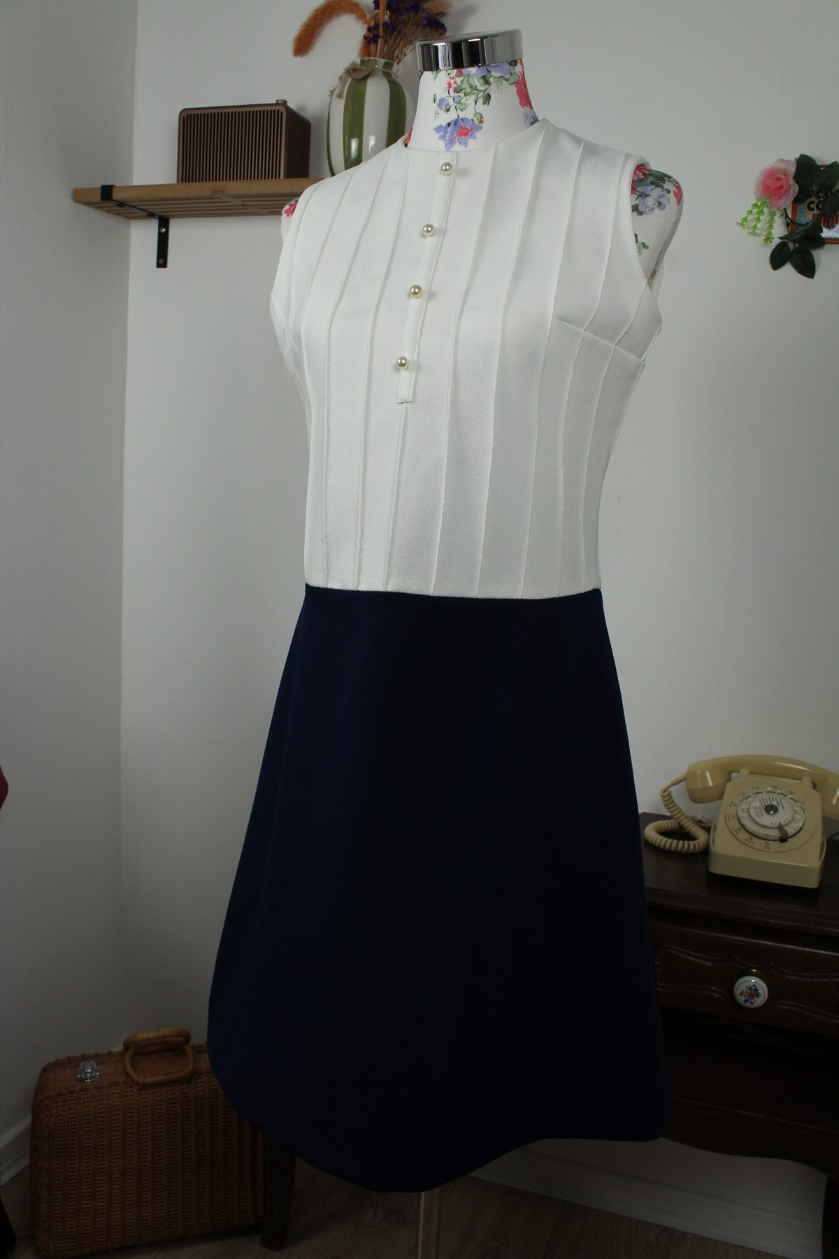 Robe preppy vintage années 60 blanche & marine chic - boutons nacrés - Taille 38