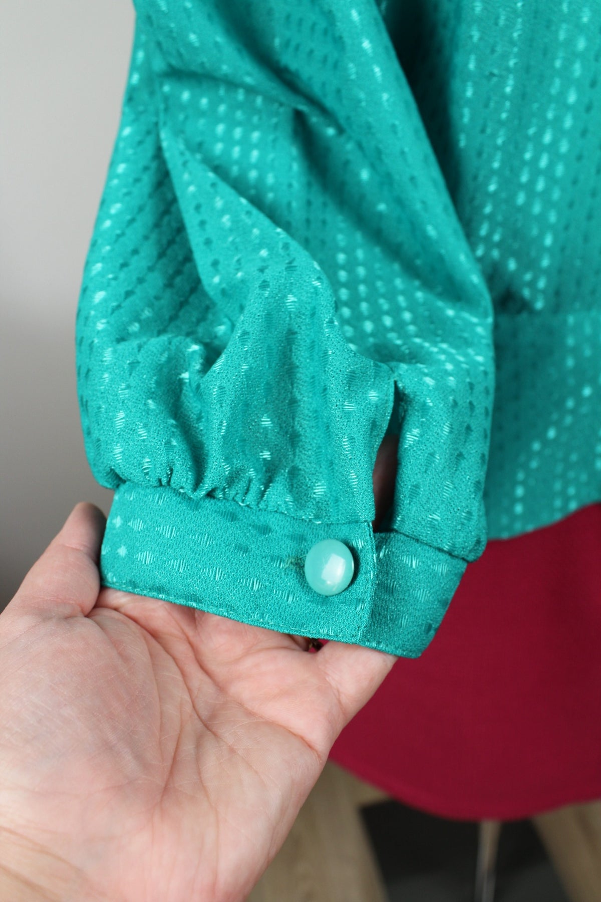 Blouse vintage années 70 turquoise fuseaux satinés et col officier - Taille 38 à 42