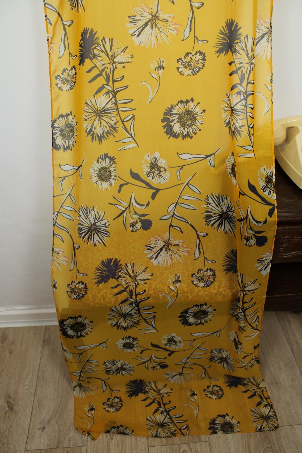 🌸🍒Long foulard jaune chaud fleuri🍒🌸
