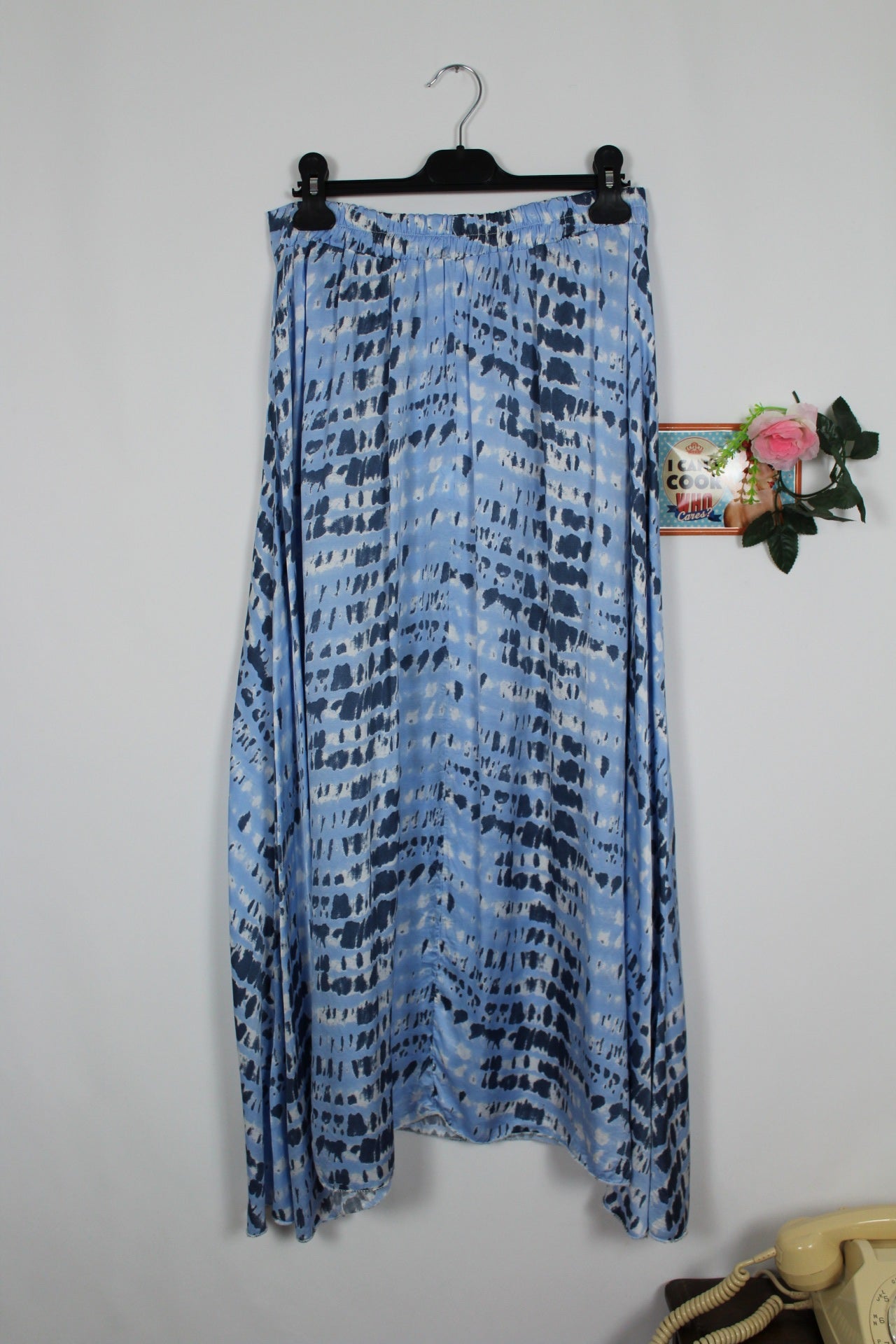 🍒🌸Jupe longue vintage 90's Made in Italy bleu satiné motifs tie & dye – Taille 36/38🌸🍒