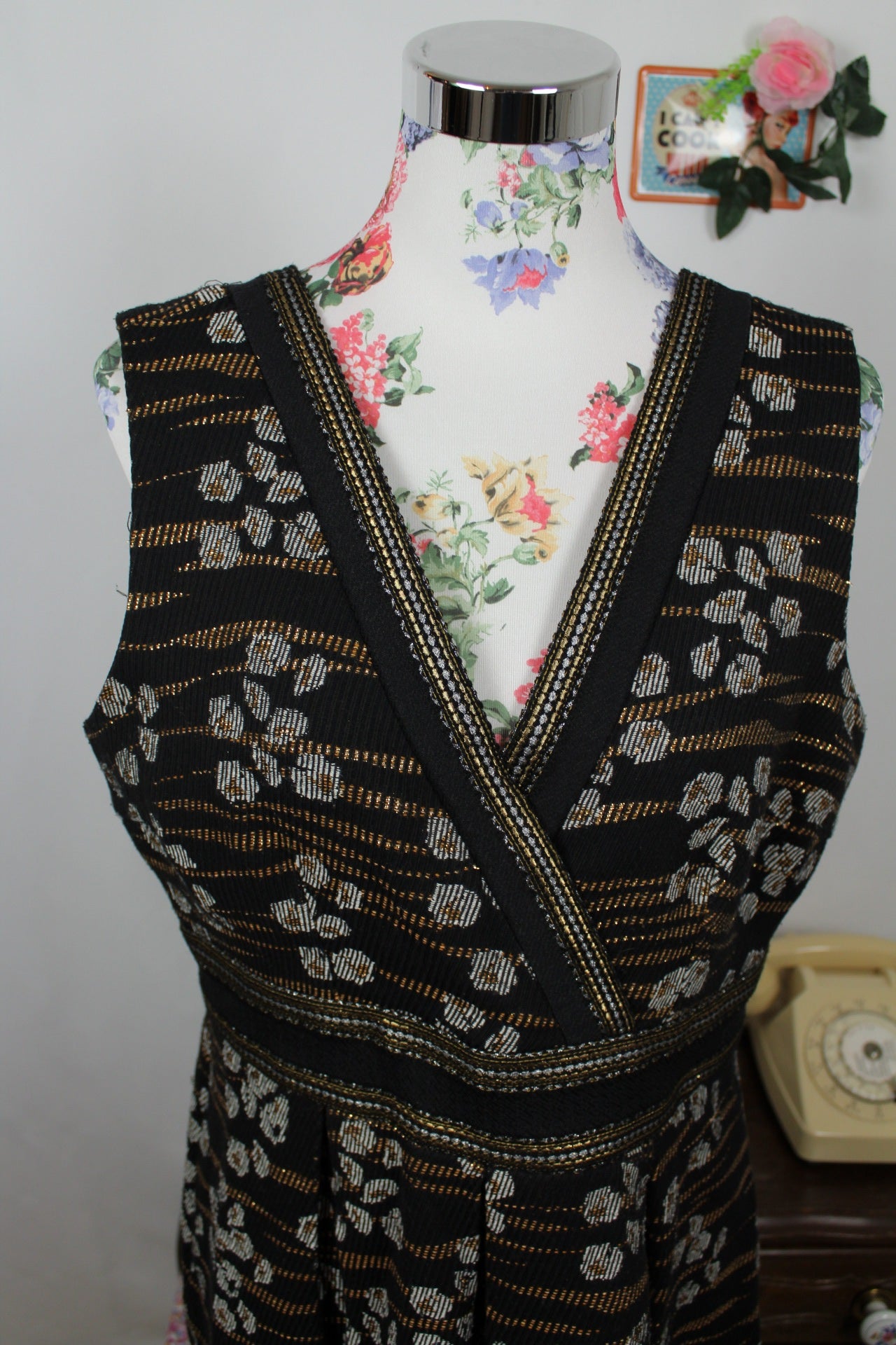 🌸🍒Robe épaisse noire brodée or et argent - Maison 1.2.3 - style chic d'hiver - Taille 42/44🍒🌸