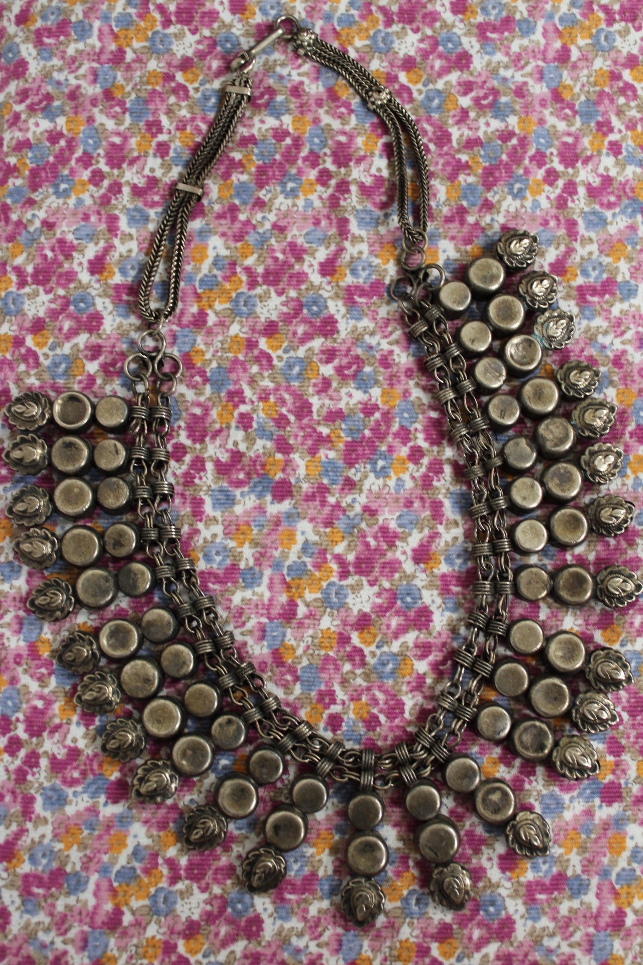 🌸🍒Collier vintage 90's bohème/ethnique en métal gris🍒🌸