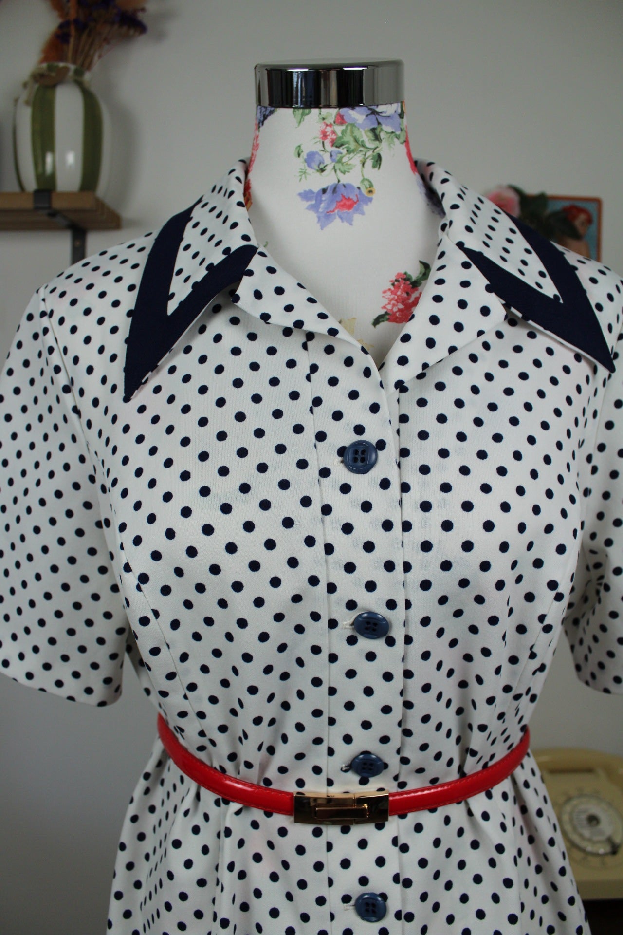 🌸🍒Robe vintage 80's pin-up/rockabilly à pois marine - col chemise - Taille 40/42🍒🌸
