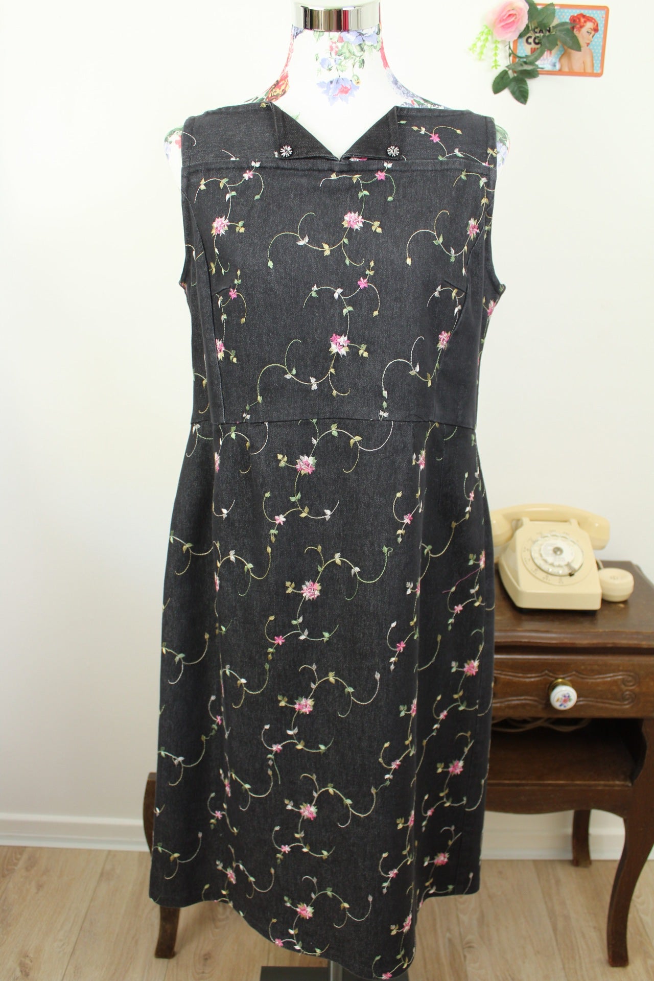 🌸🍒Robe en jean vintage 90's - gris foncé brodée de fleurs - Taille 40🍒🌸