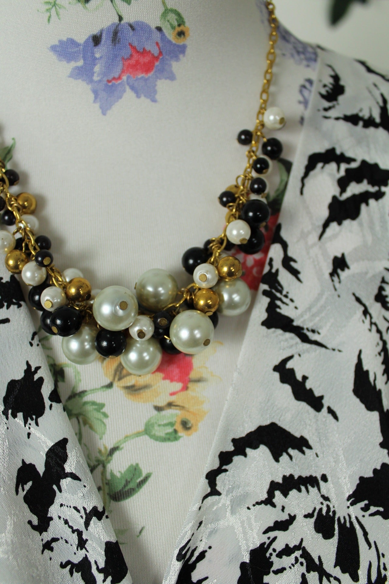🌸🍒Collier vintage 80/90's chaîne dorée avec grappe de perles🍒🌸