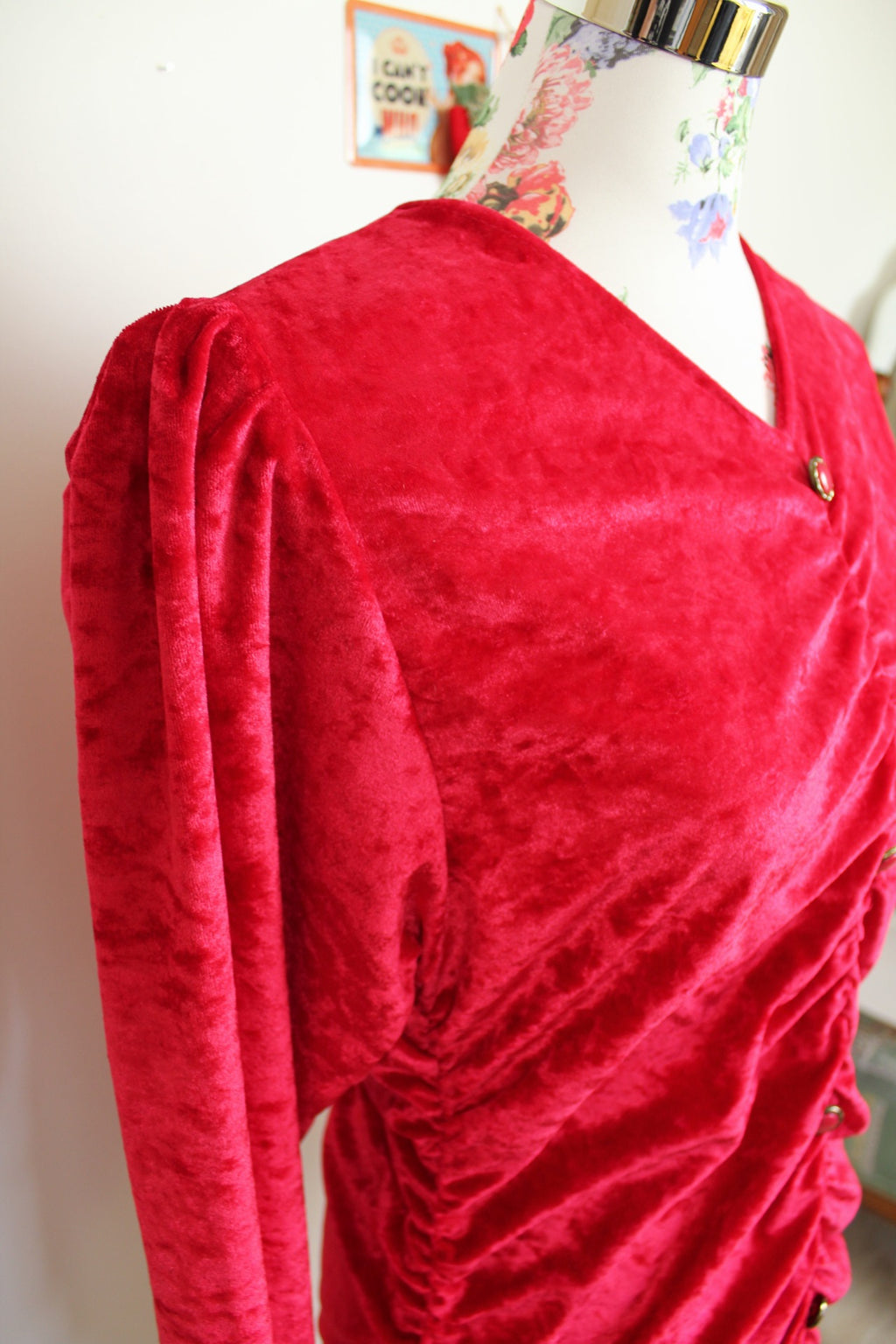 ✨Robe rouge en velours satiné drapé 80's - robe de soirée made in France✨