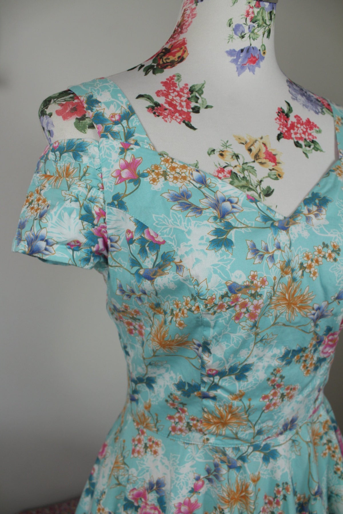 Robe pin-up/rockabilly Hell Bunny bleu ciel intense fleurie - Taille 34 petit 36