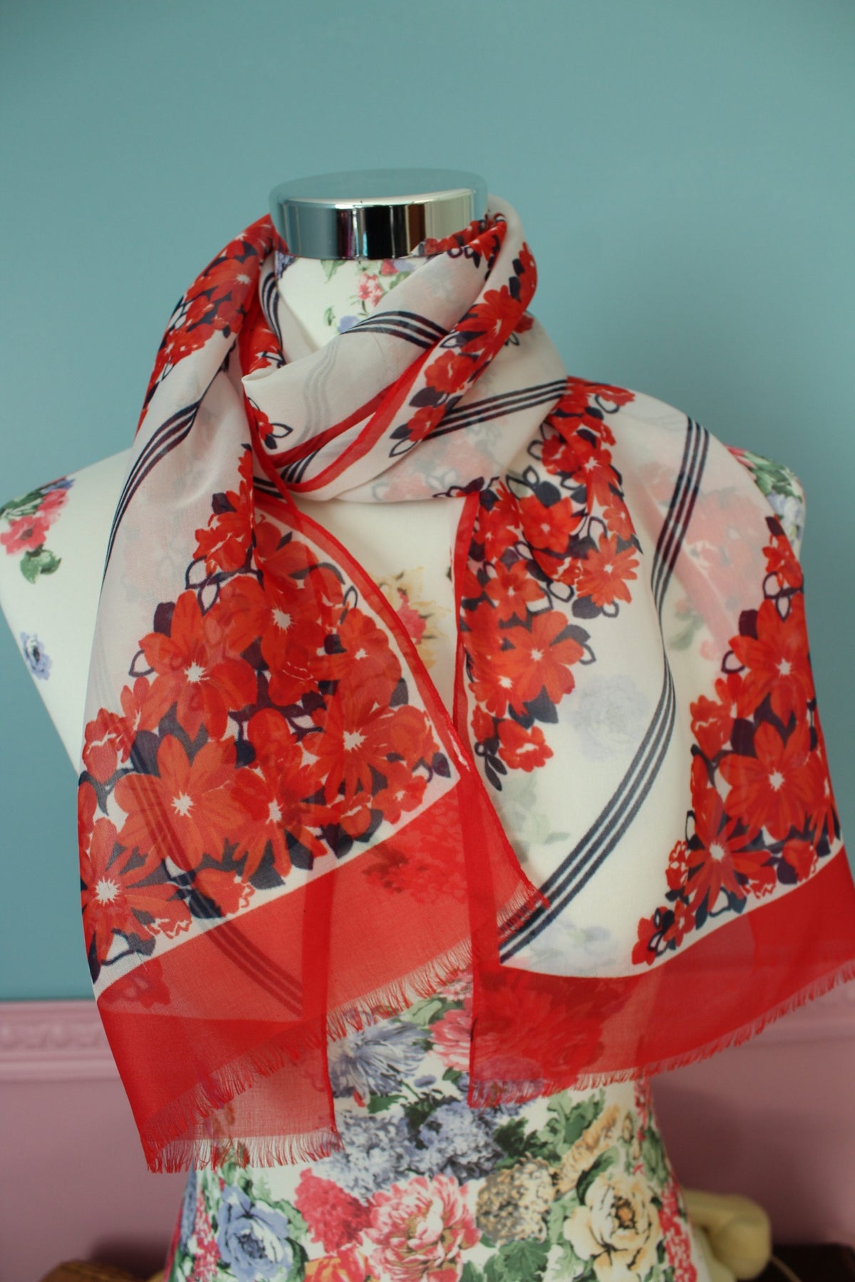 Foulard vintage années 70 guirlandes de fleurs romantiques