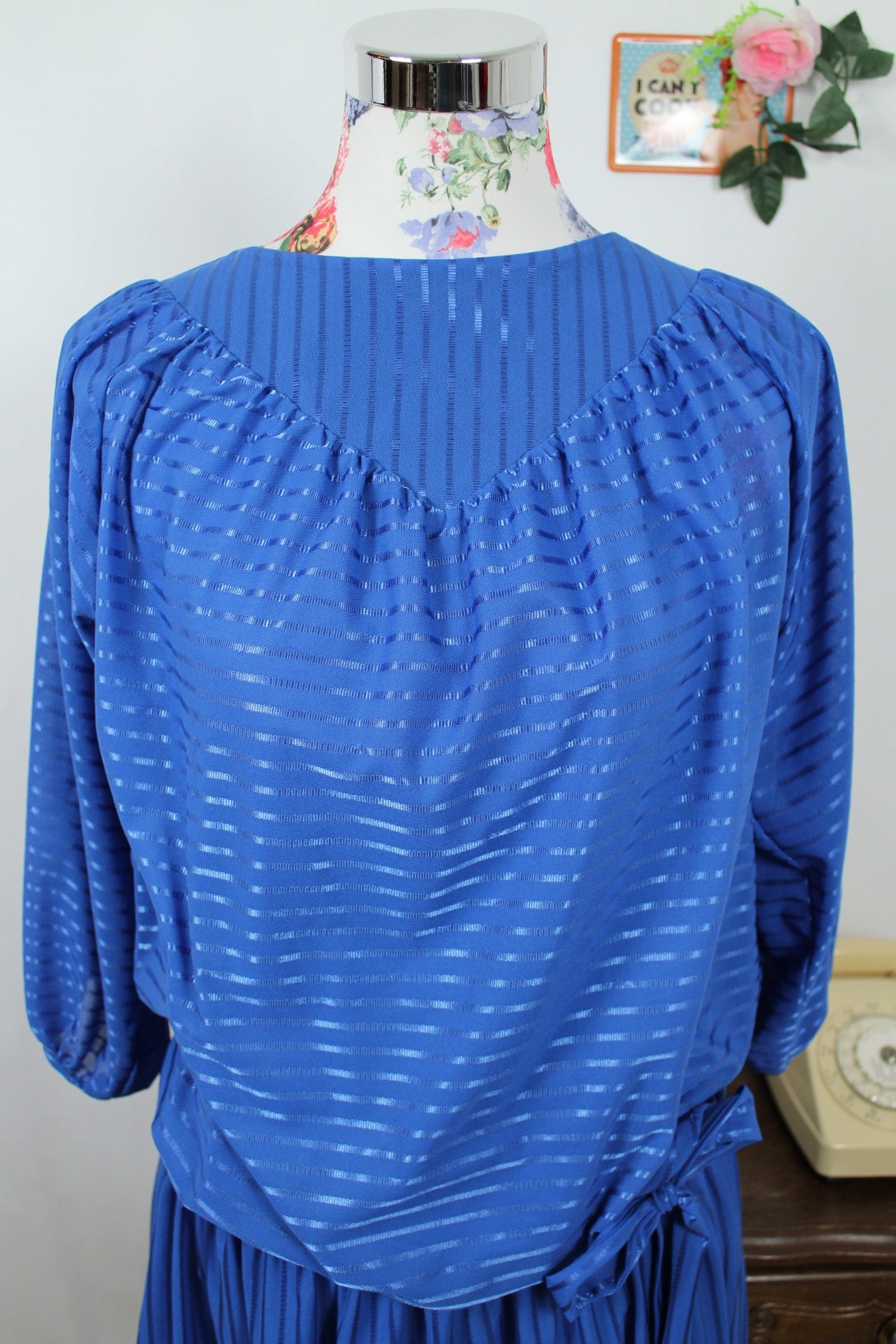 🌸🍒Robe vintage 70/80s bleue fluide à bandes satinées - Taille 40 à 44🍒🌸