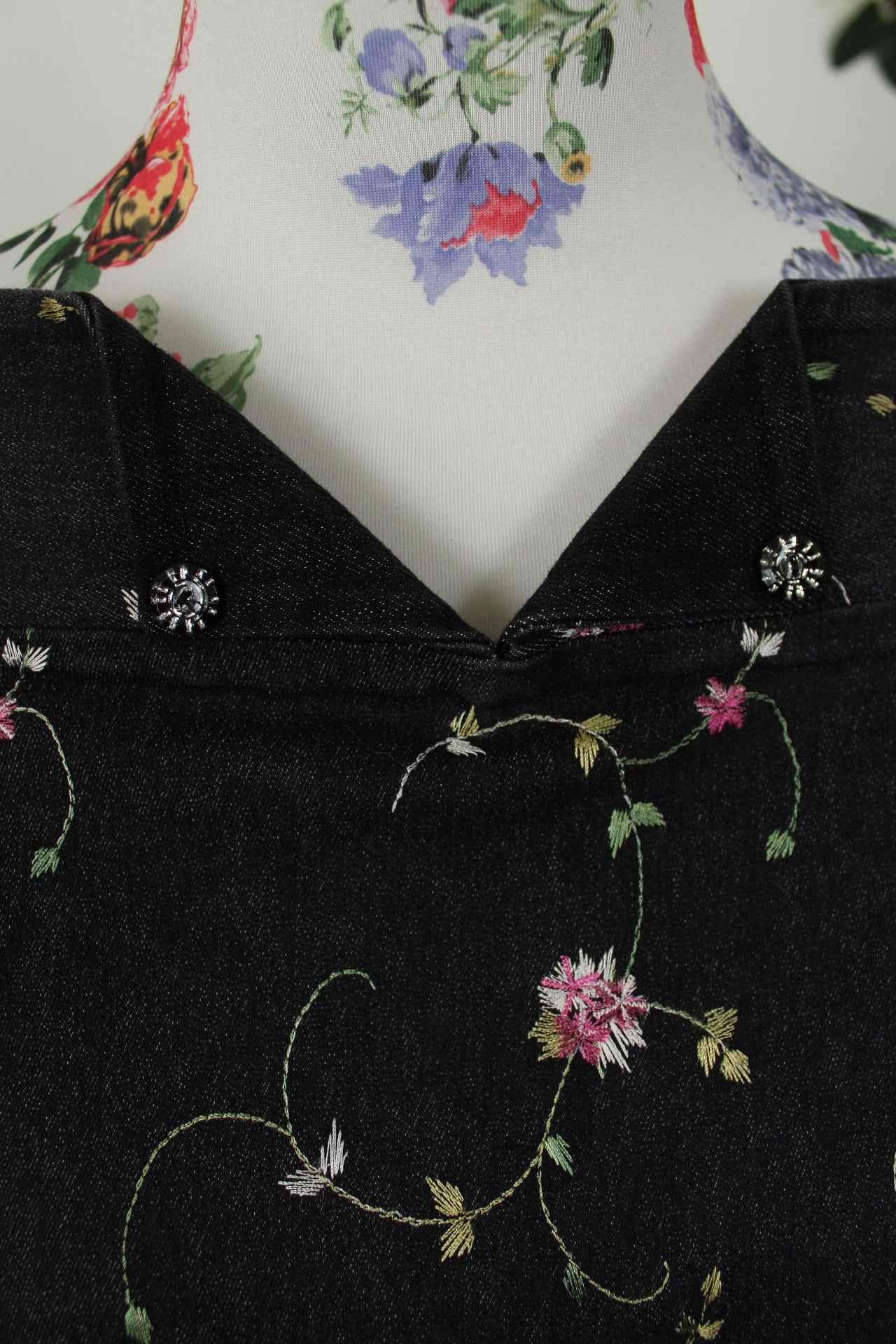 🌸🍒Robe en jean vintage 90's - gris foncé brodée de fleurs - Taille 40🍒🌸
