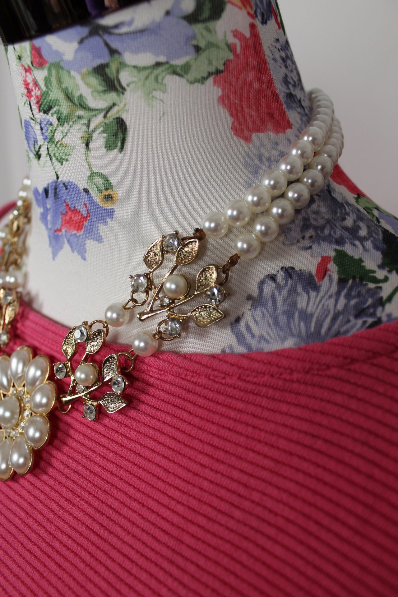 🌸🍒Collier fantaisie vintage années 80 - perles nacrées & fleurs dorées🍒🌸