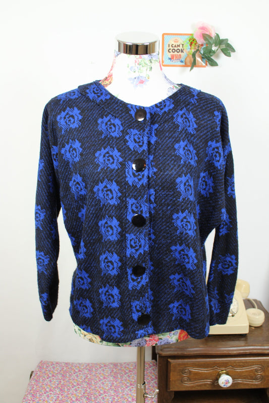 🌸🍒Pull vintage 80/90s bleu et noir motifs roses - boutons XXL - Taille 38/40🍒🌸