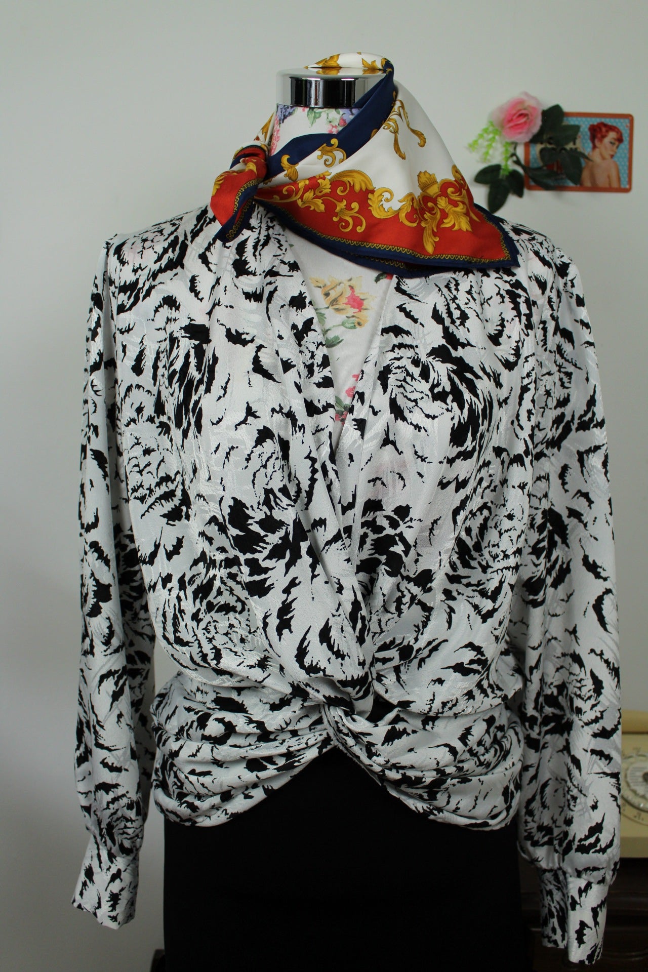🌸🍒Foulard vintage 80/90's marine & rouge - dorures baroque preppy🍒🌸