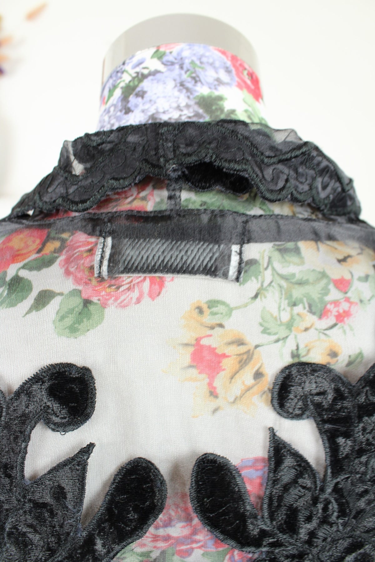 Cardigan noir transparent vintage années 80 dentelle fleurie baroque dark romantique gothique - Taille 42/44