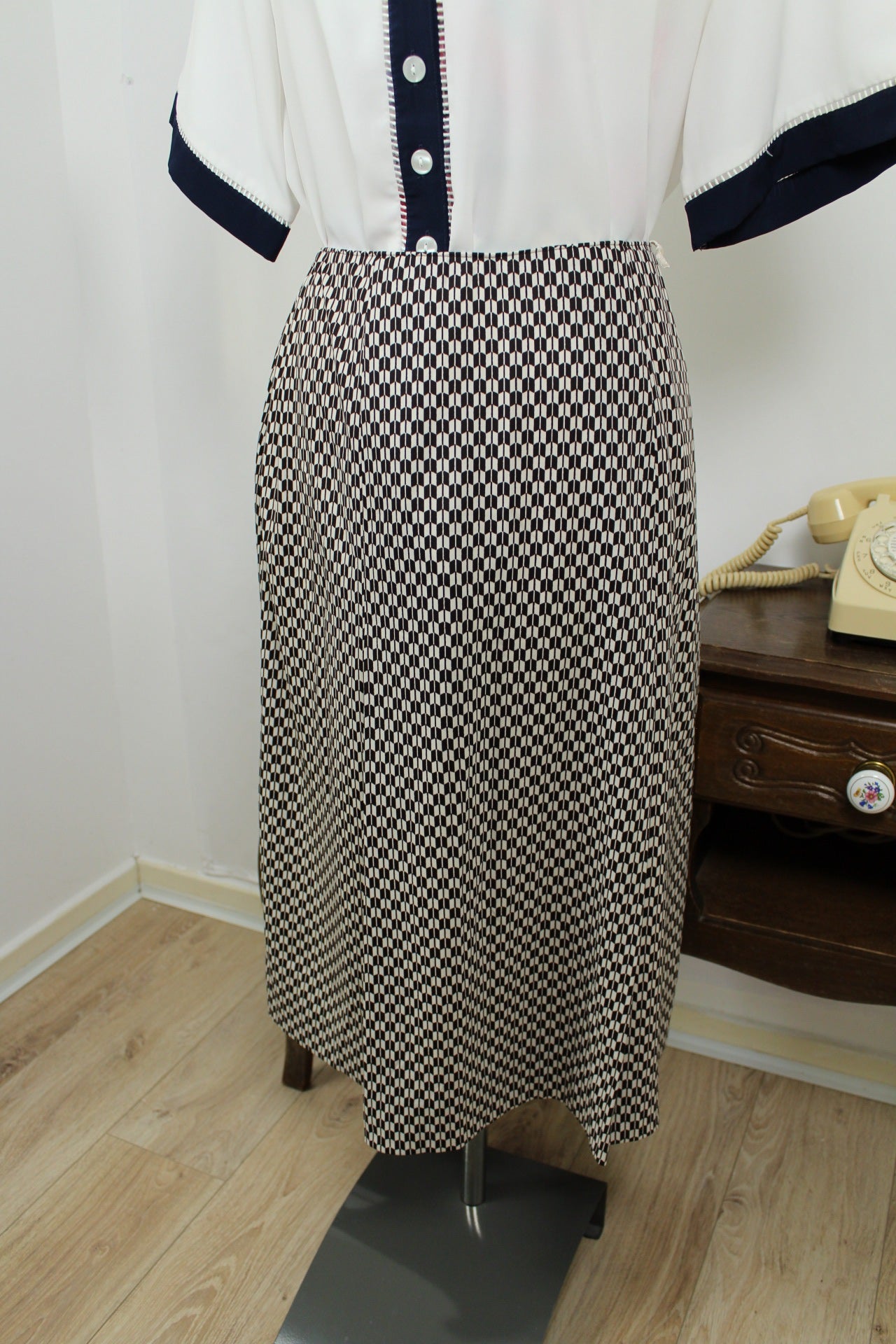 🌸🍒Jupe midi vintage 70/80s fabriquée en RFA - élégance géométrique - Taille 42🍒🌸