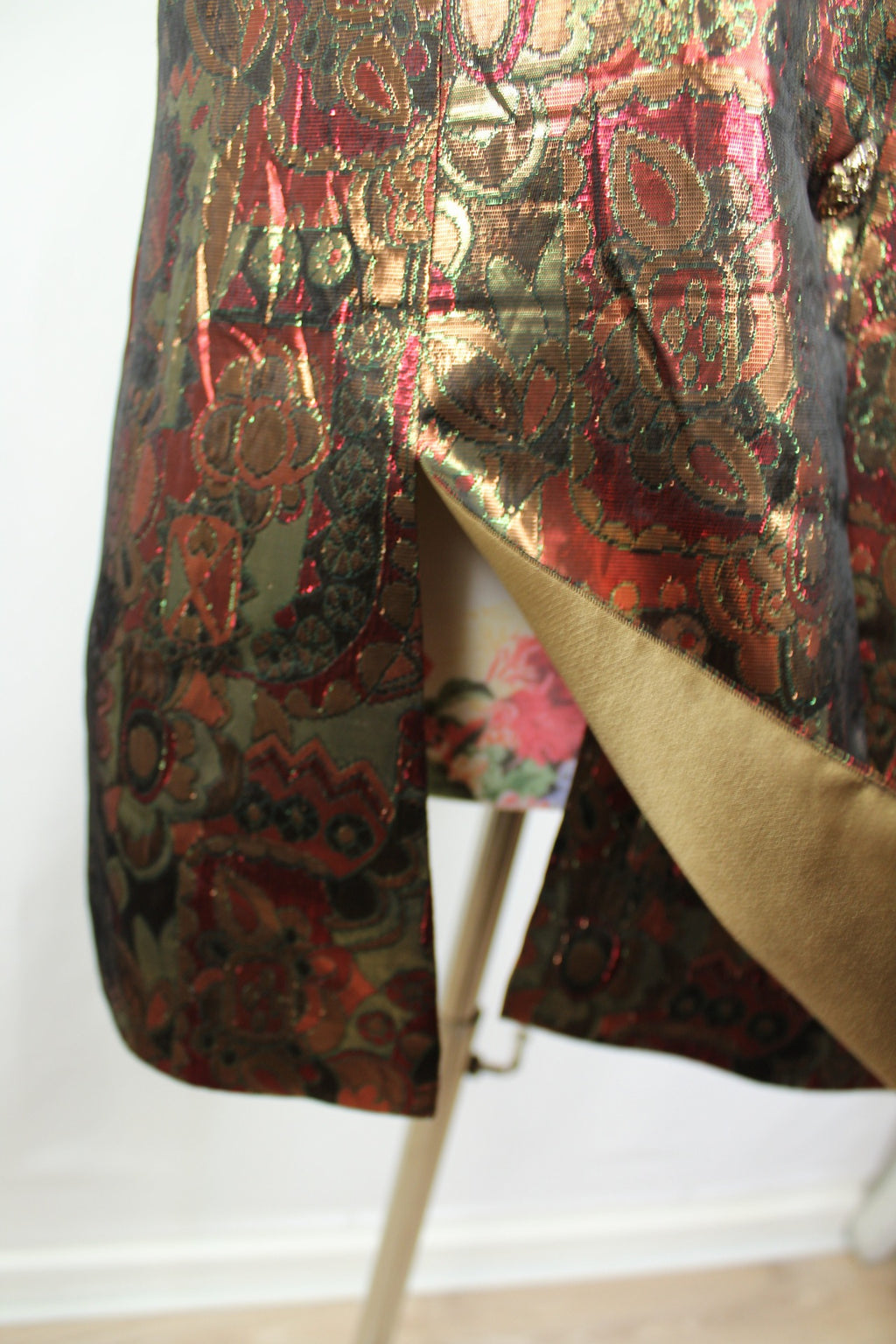 ✨Gilet brocart vintage 70's doré motifs baroques & col volanté tulle noir ✨