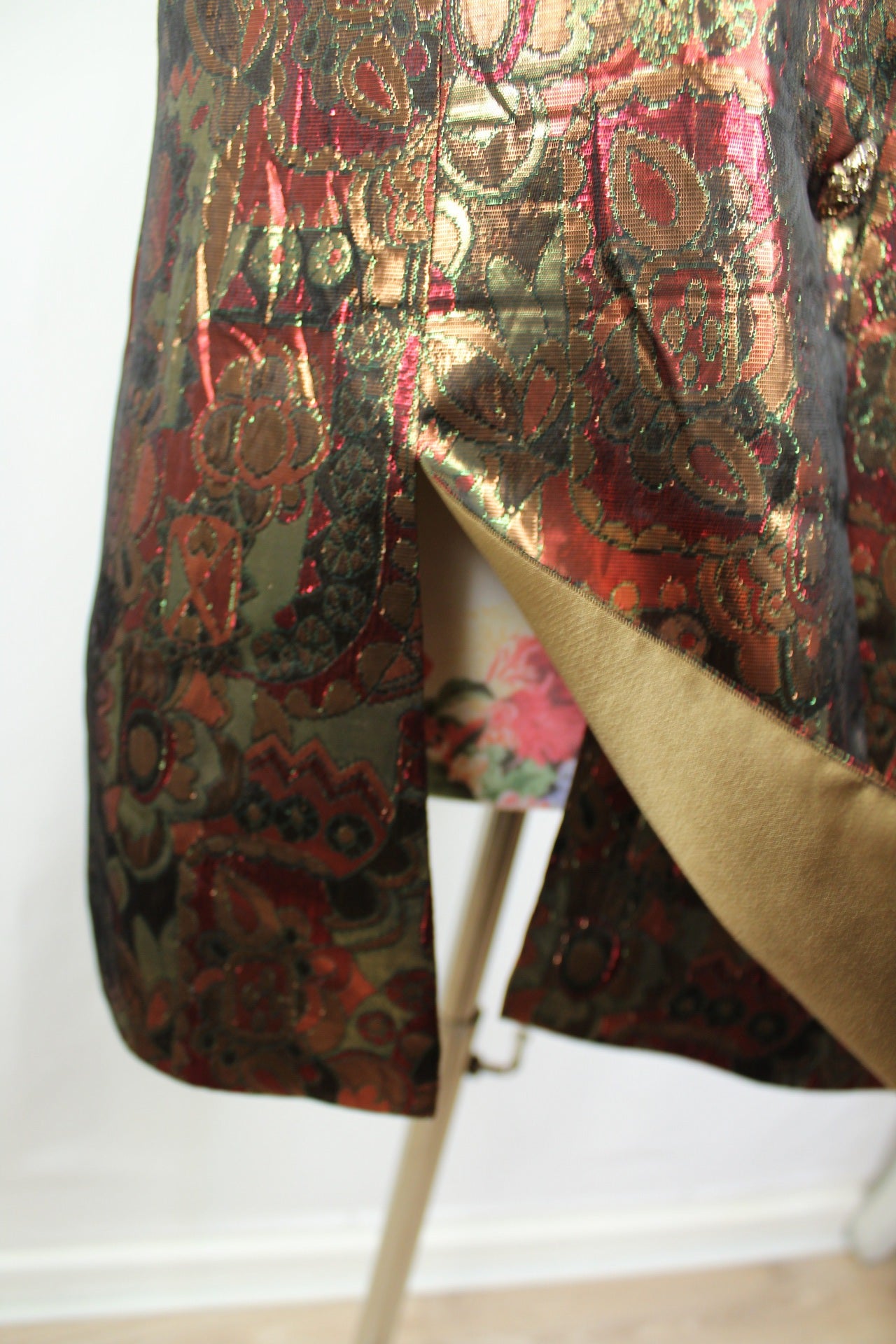 ✨Gilet brocart vintage 70's doré motifs baroques & col volanté tulle noir ✨